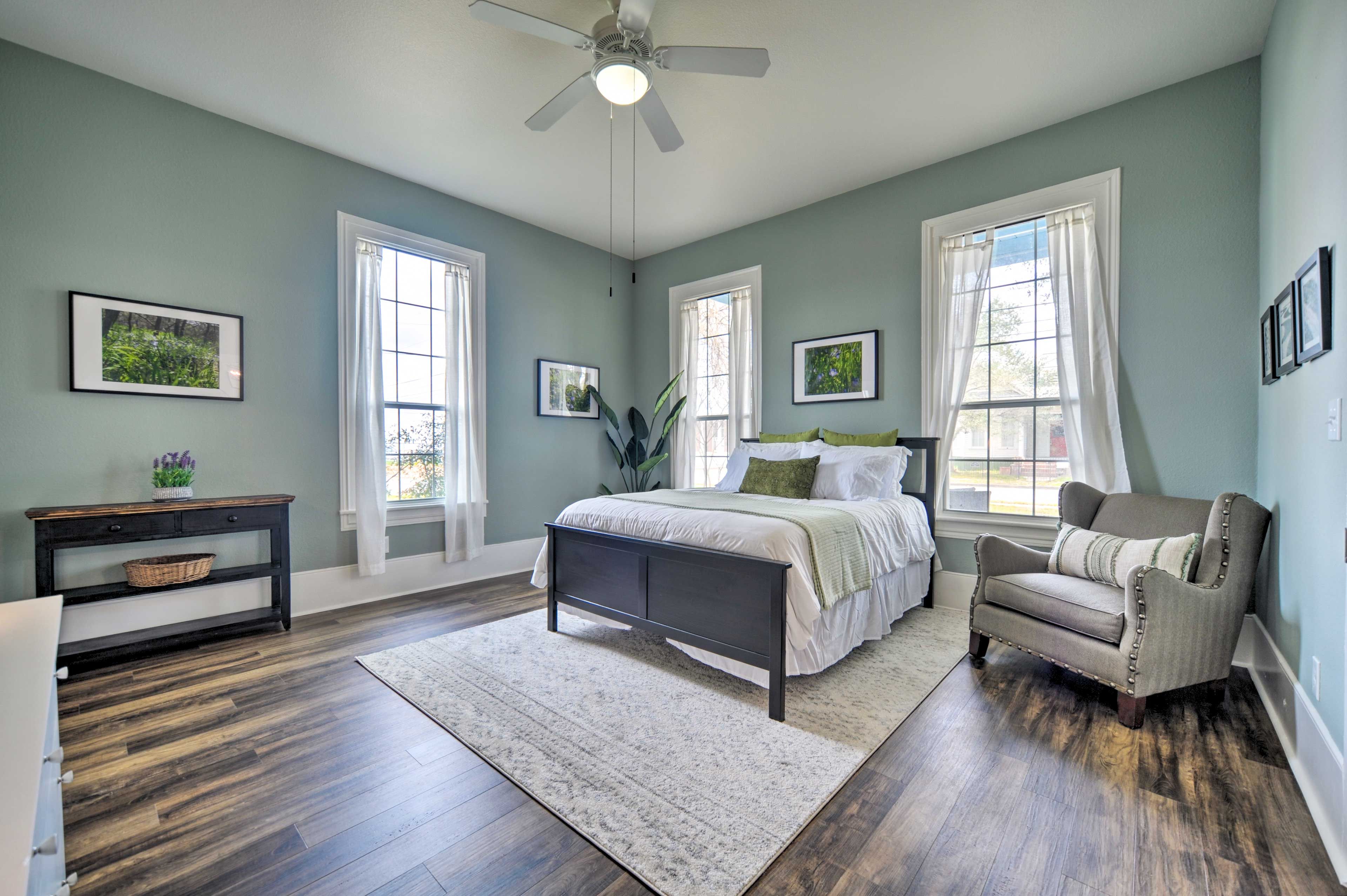 Bedroom 1 | Queen Bed | Main Floor