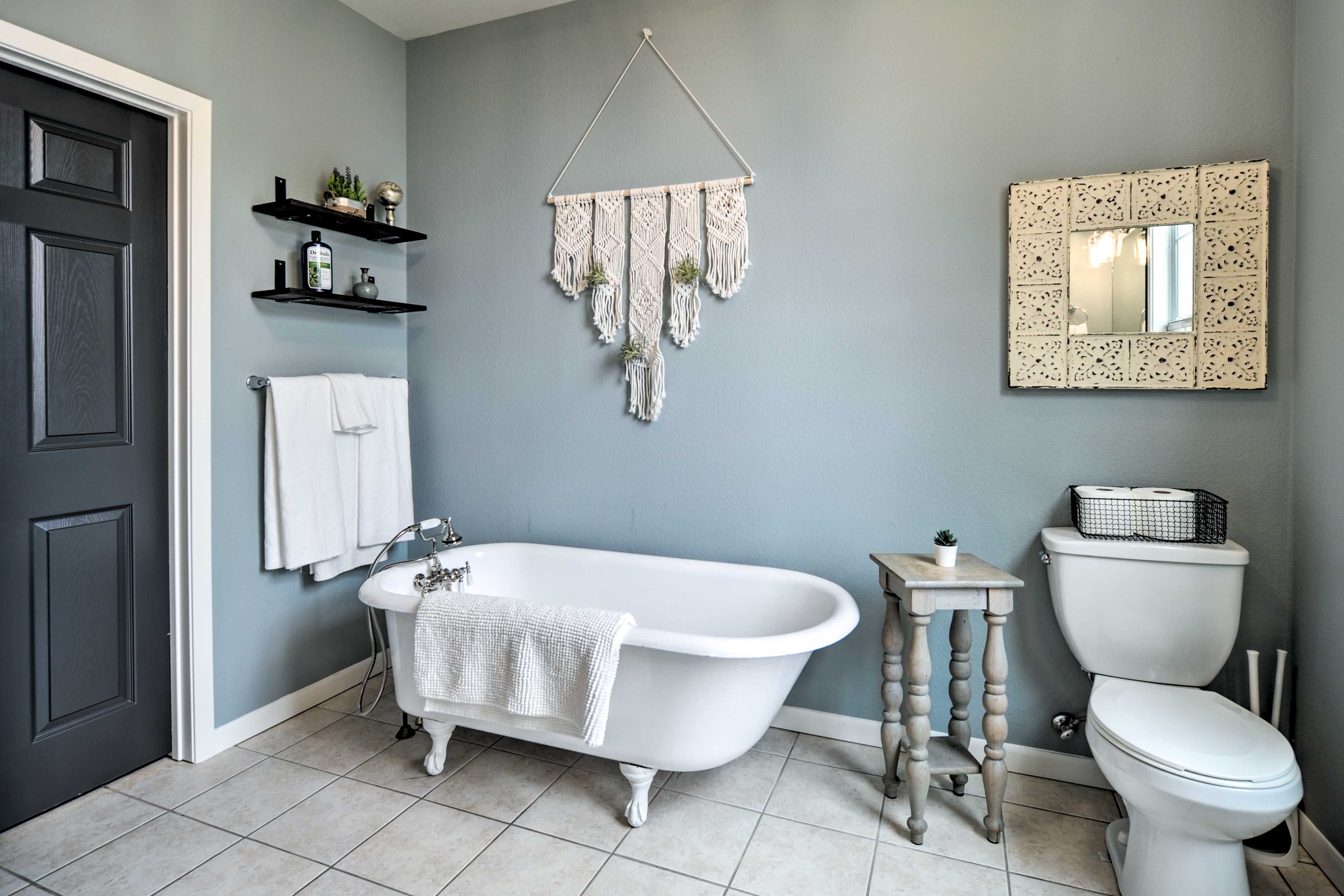 En-Suite Bathroom | Linens & Towels | Complimentary Toiletries | Hair Dryer