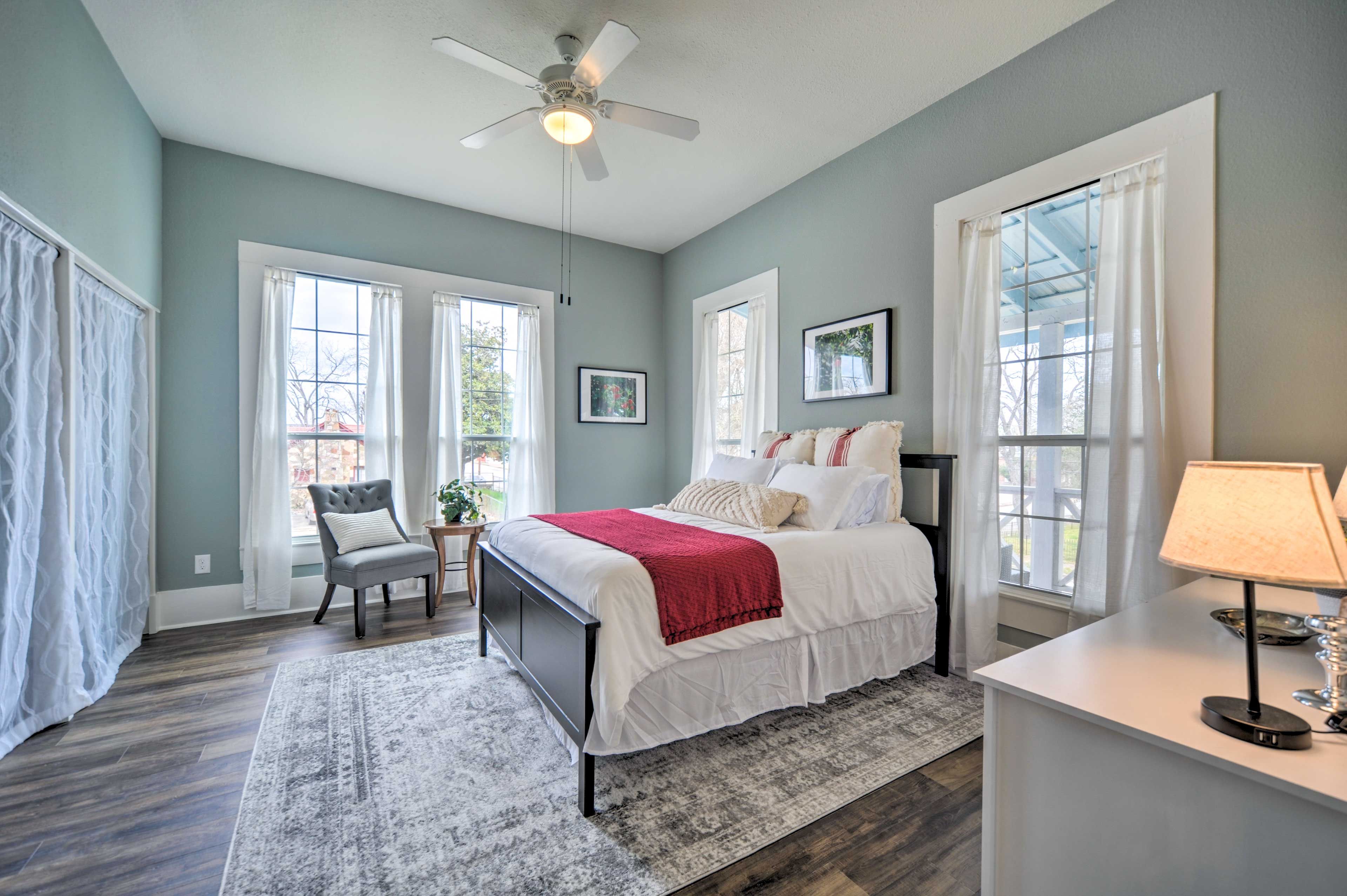 Bedroom 2 | Queen Bed