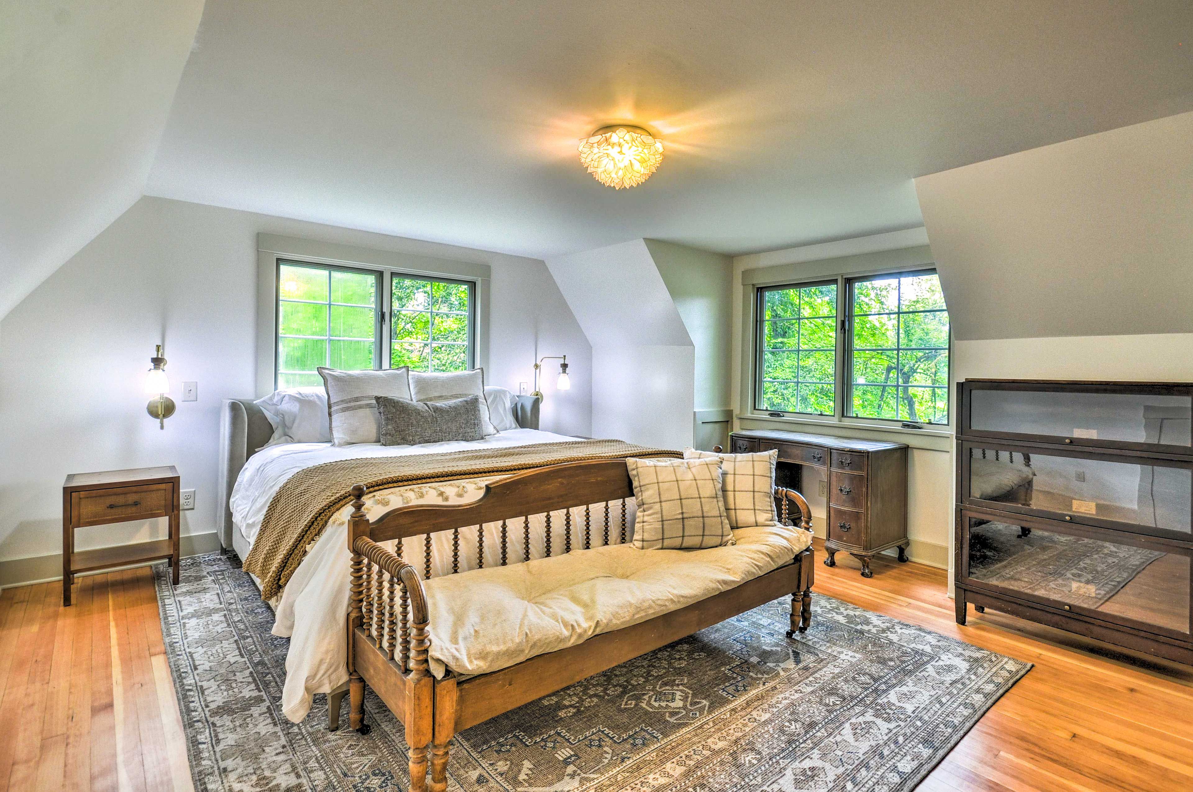 Bedroom 1 | King Bed | 2nd Floor