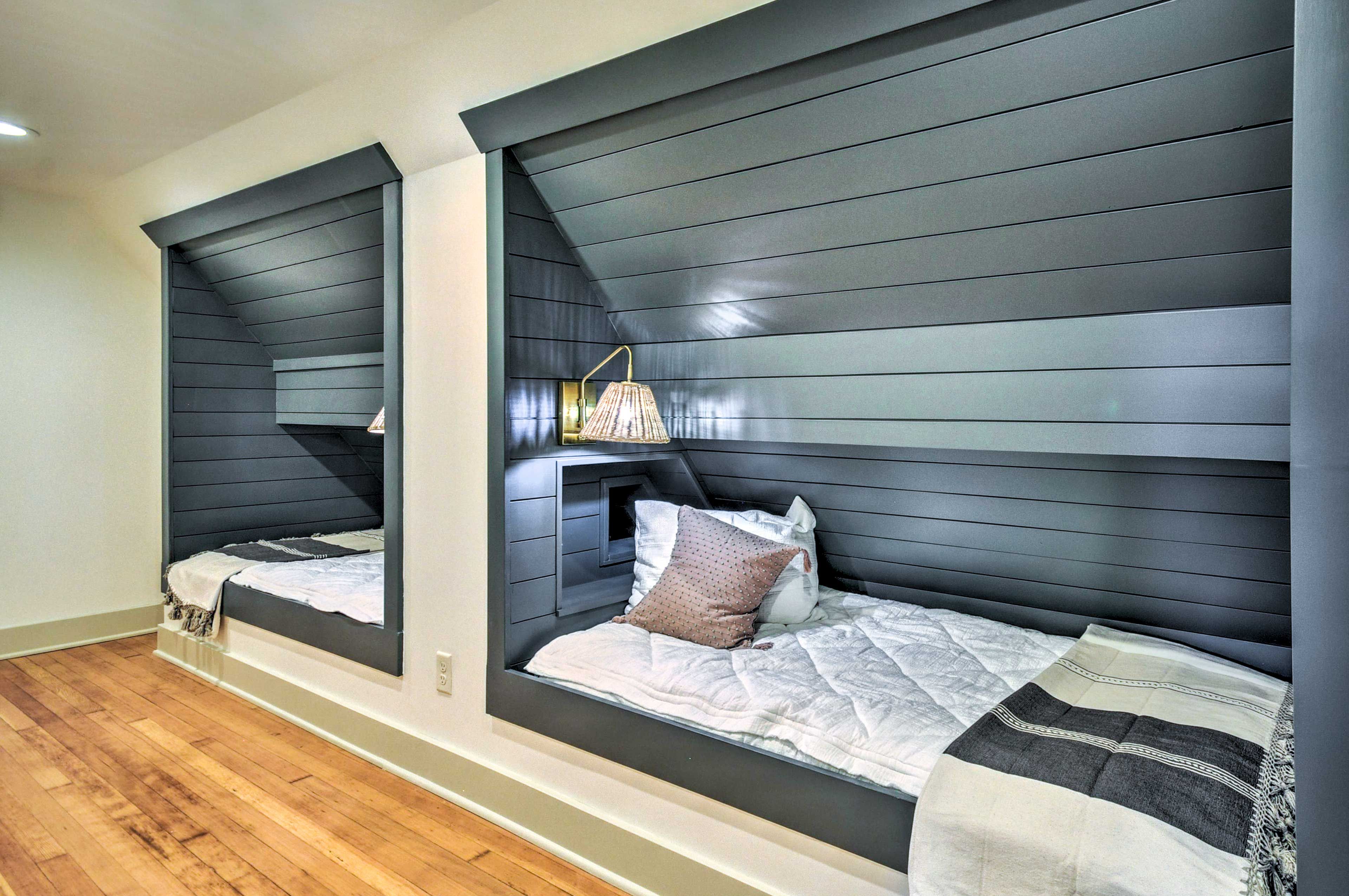 Hallway Nook | 2 Twin Beds | 2nd Floor