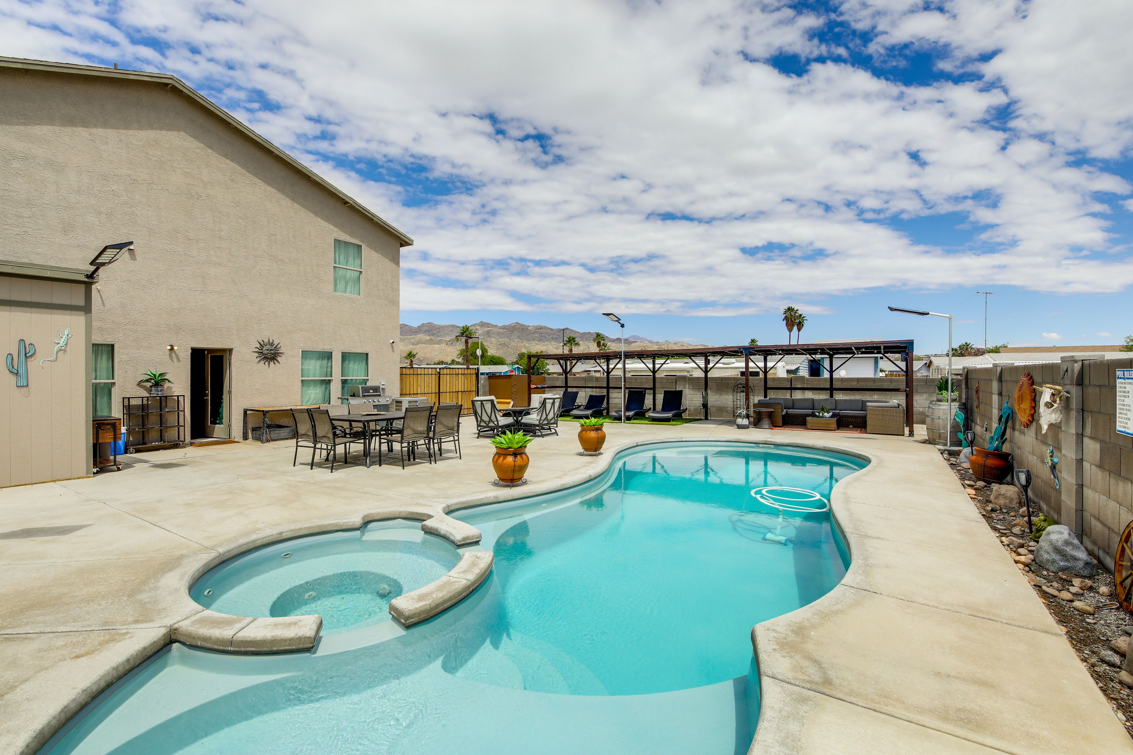 Bullhead City Vacation Rental | 5BR | 2.5BA | 2,009 Sq Ft | Stairs Required