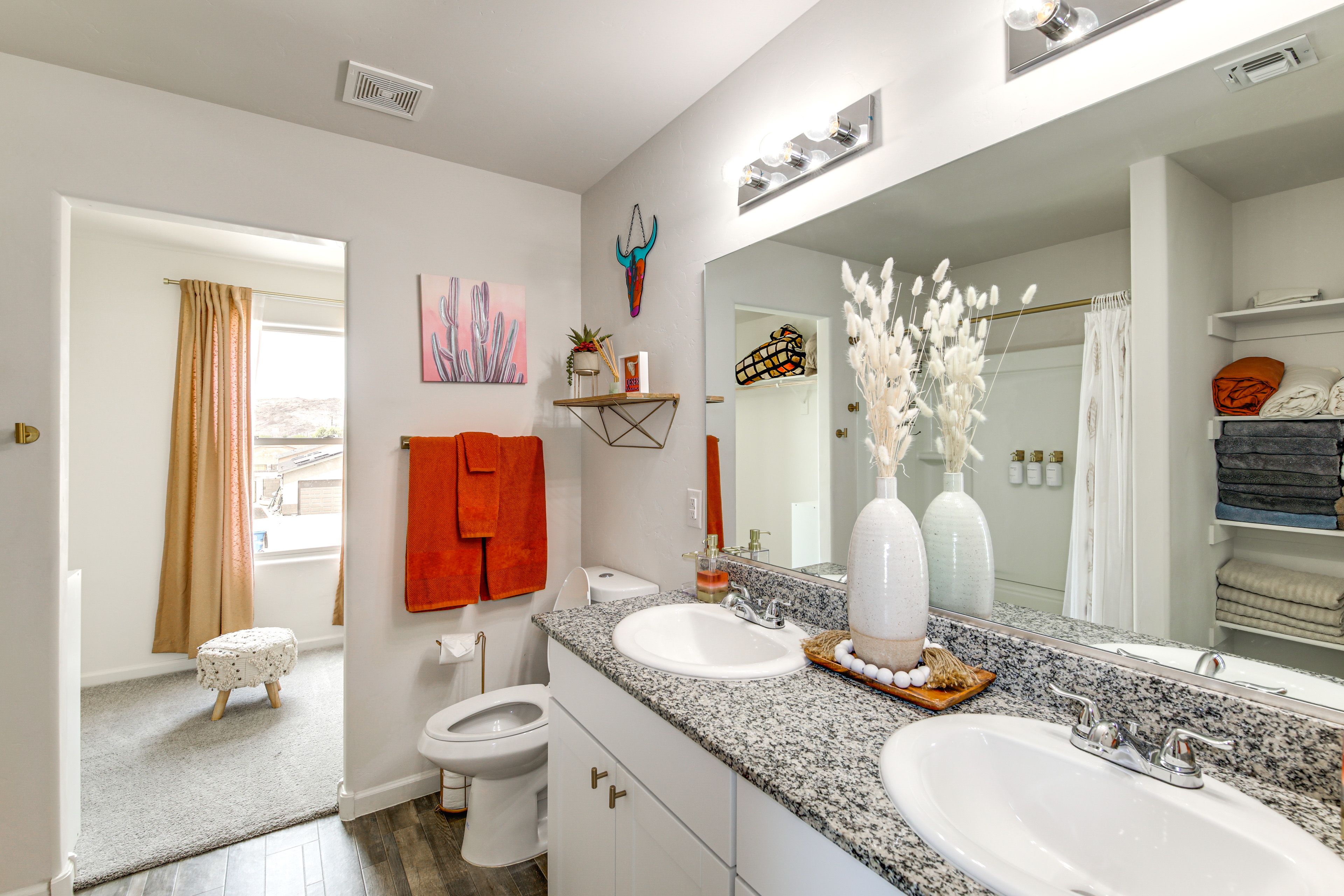 En-Suite Bathroom | Towels Provided | Complimentary Toiletries
