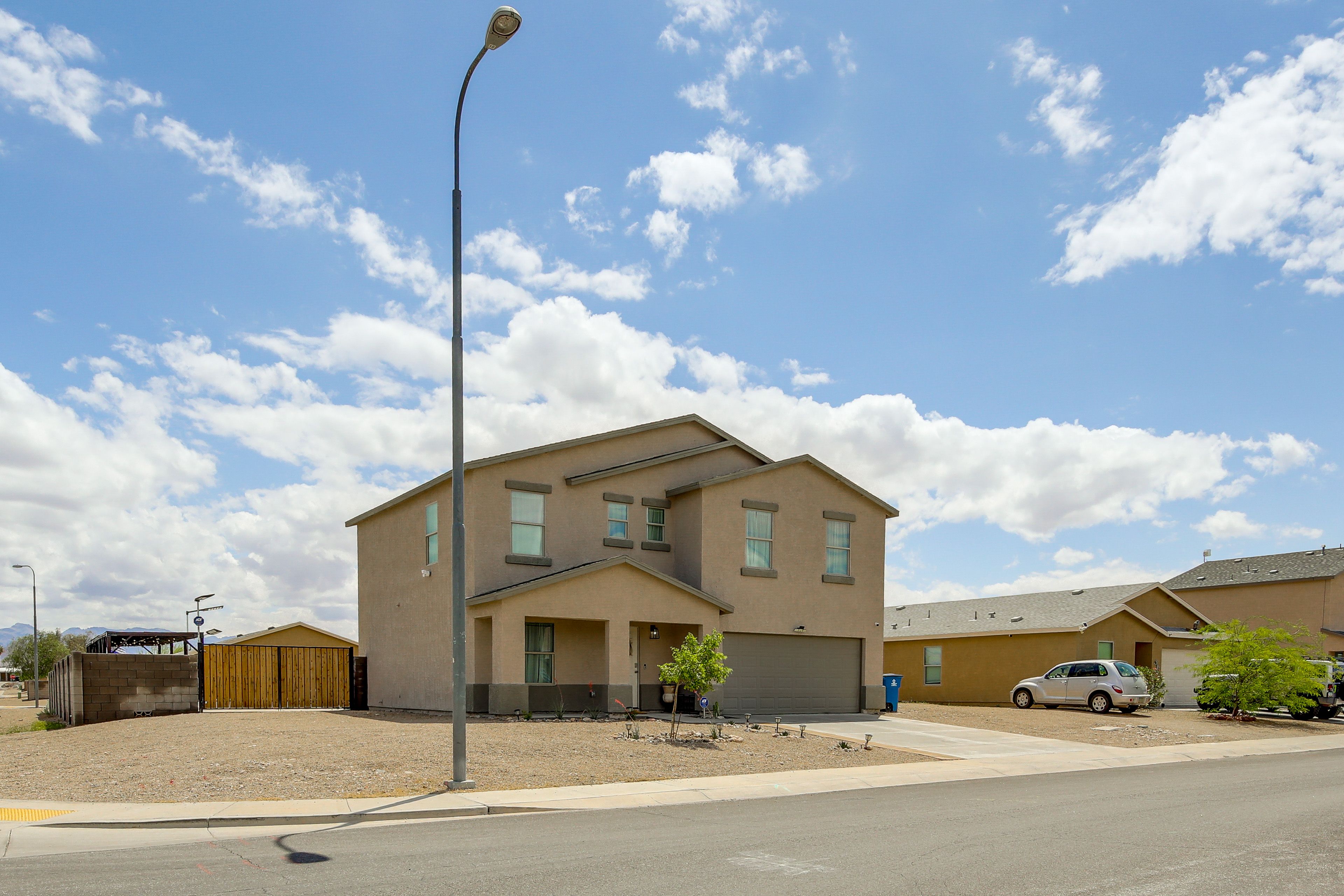 Parking | Driveway (6 Vehicles)