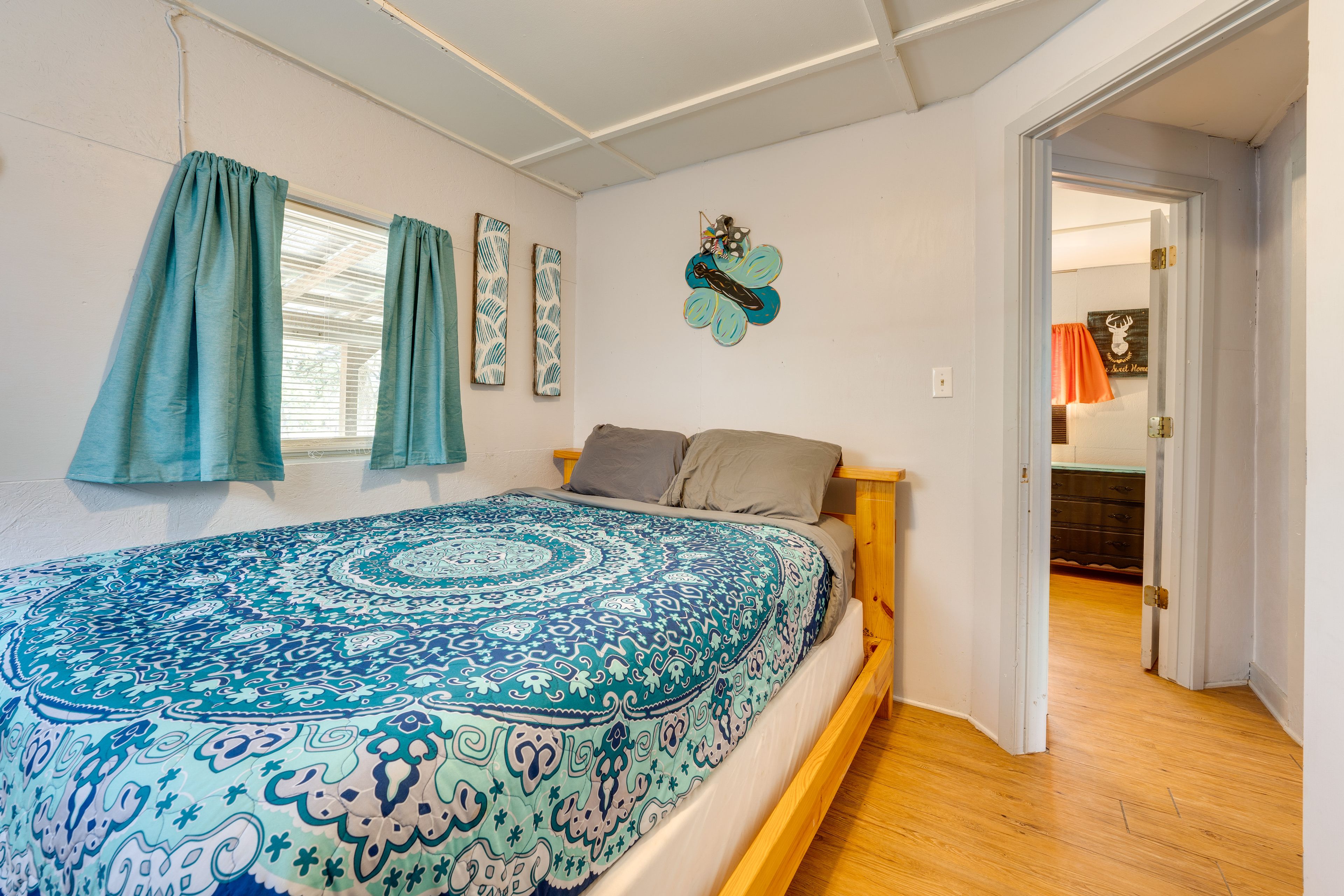 Bedroom 1 | Queen Bed