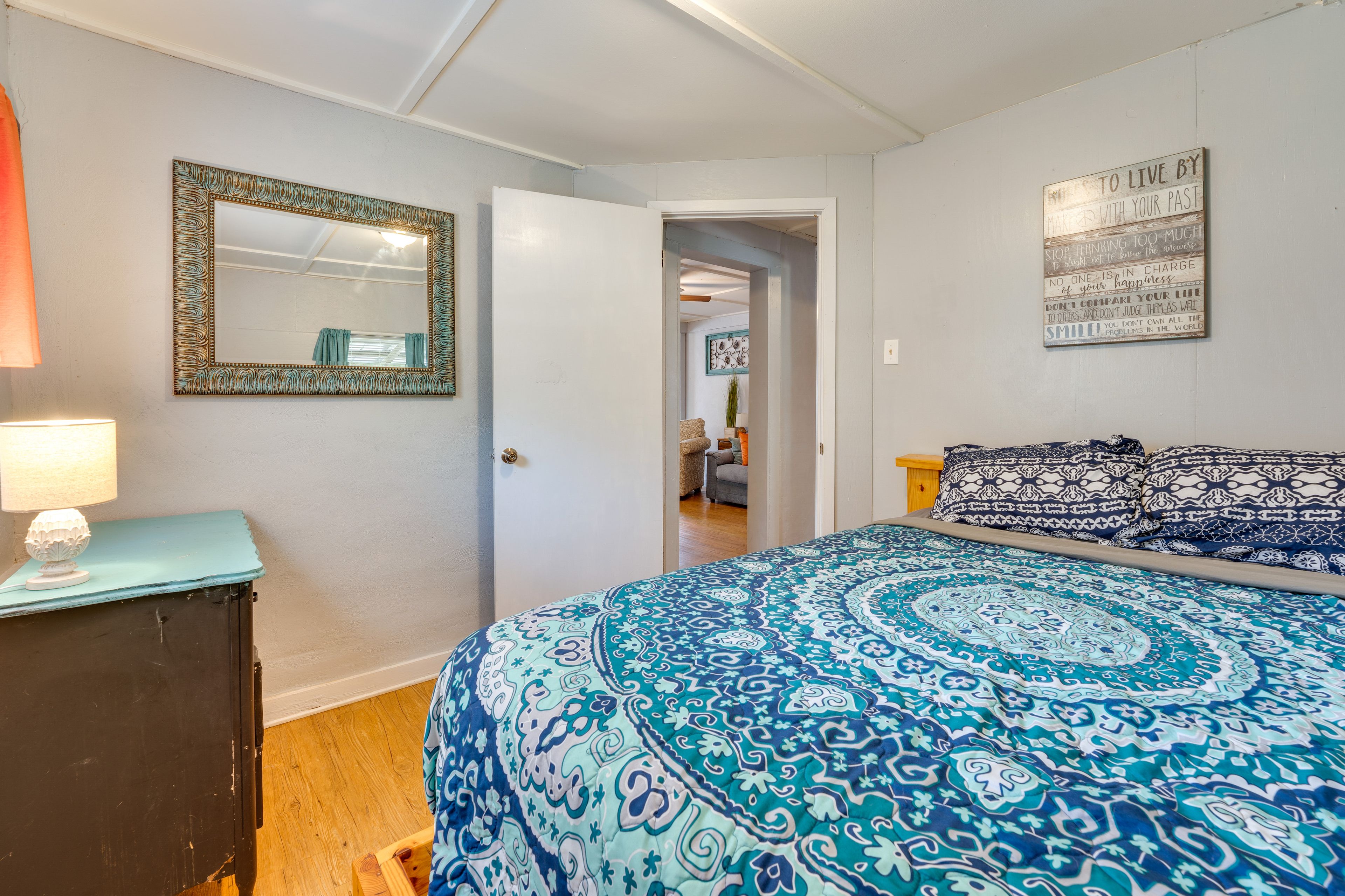 Bedroom 2 | Queen Bed