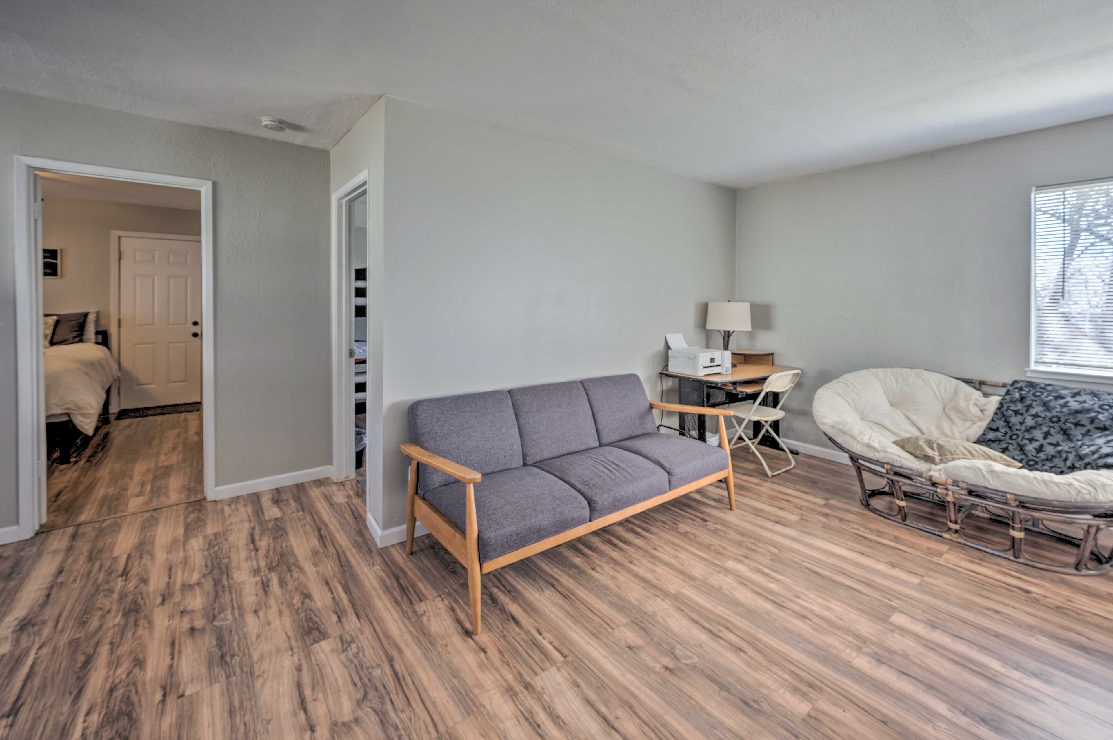 Living Room | Laptop Friendly | Color Printer, Copier & Scanner