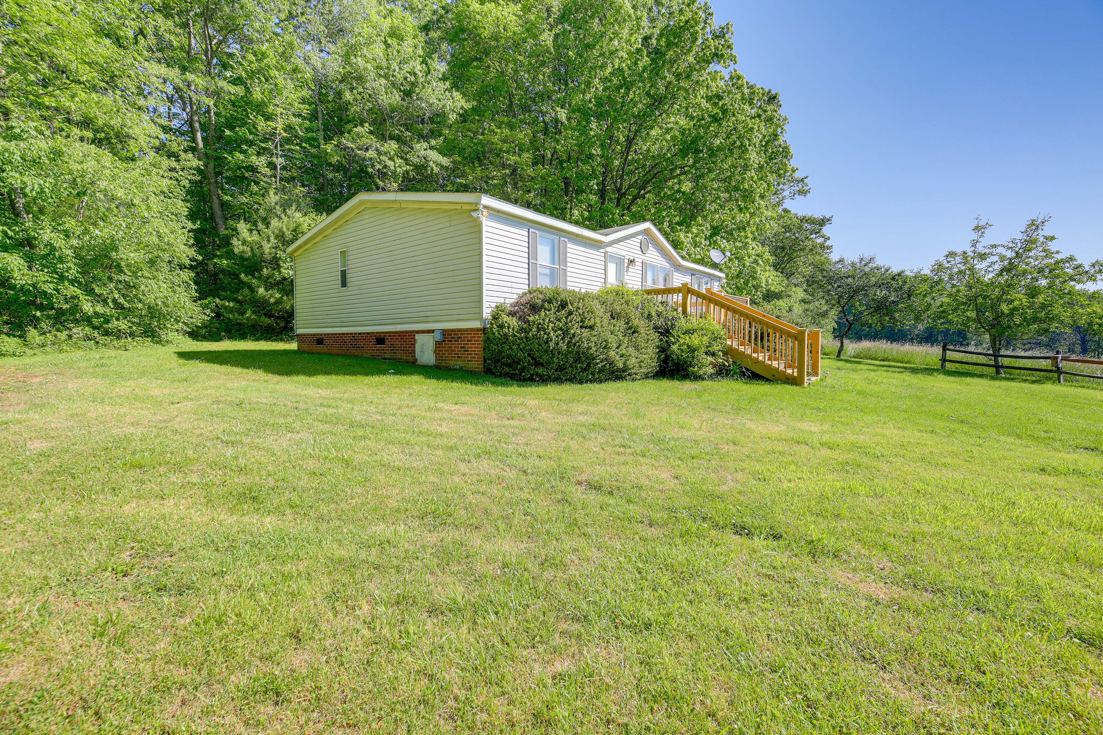 House Exterior | Grass Driveway Parking (8 Vehicles) | RV/Trailer Parking