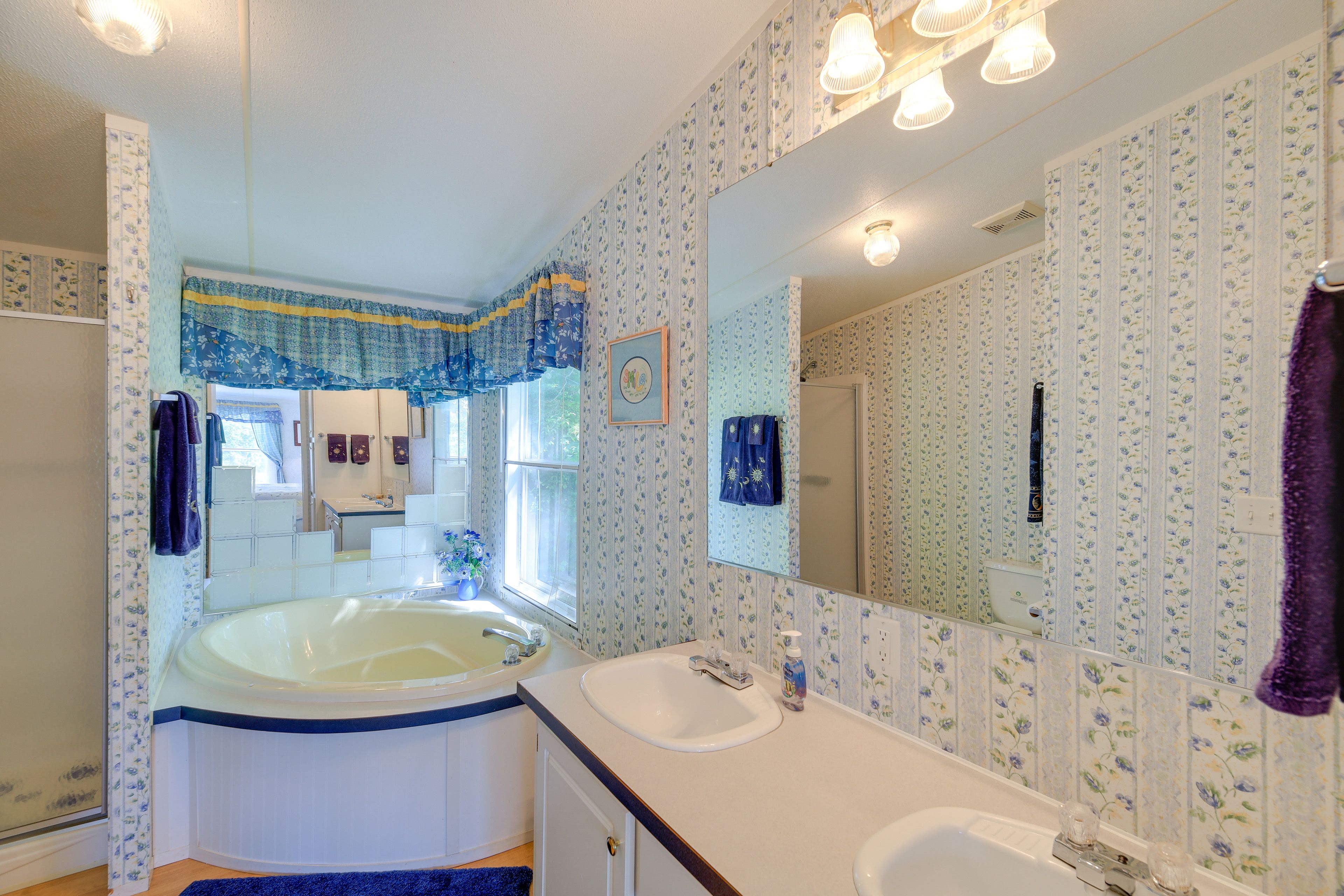 En-Suite Bathroom | Hair Dryer | Towels Provided | Walk-In Shower