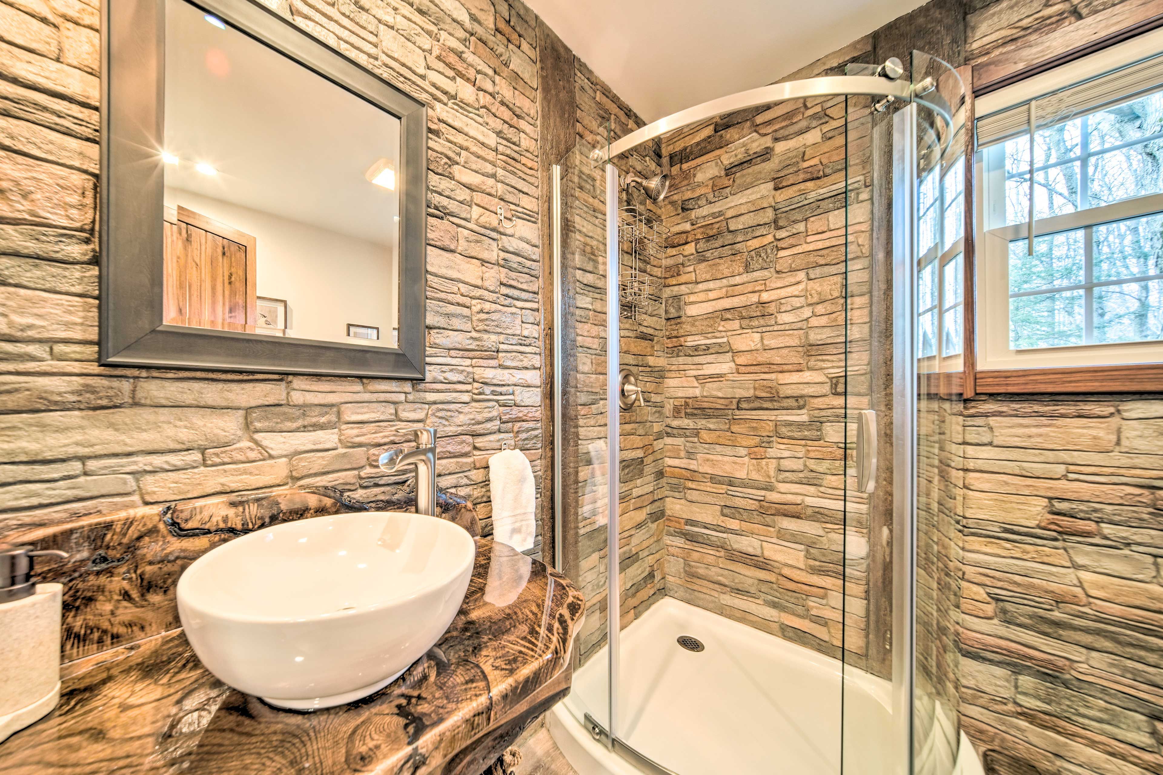 Full Bathroom | Towels & Linens
