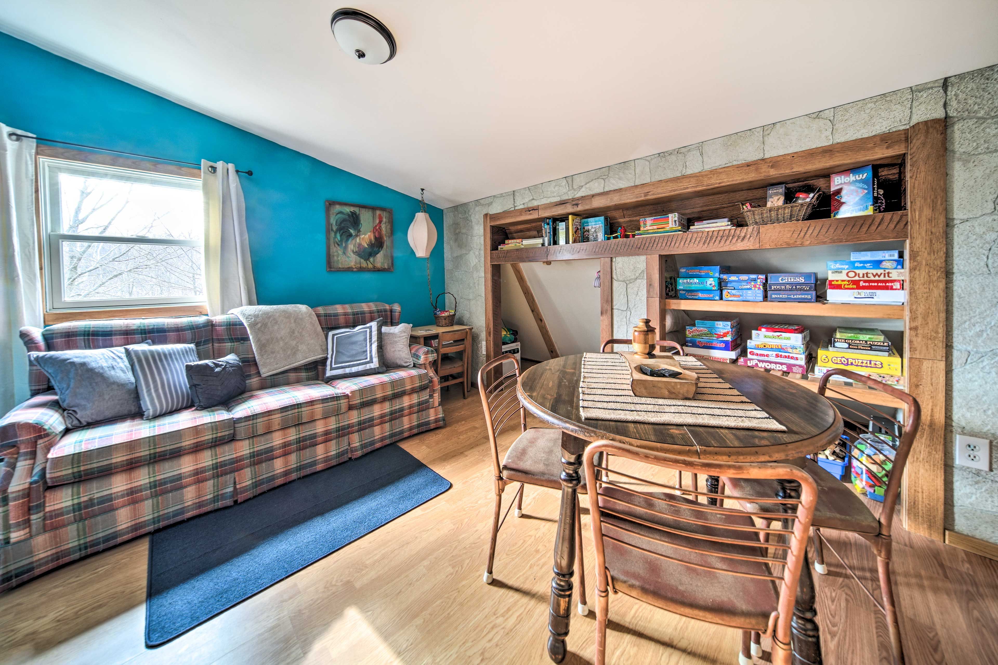 Game Room | Sleeper Sofa | Pack 'n Play
