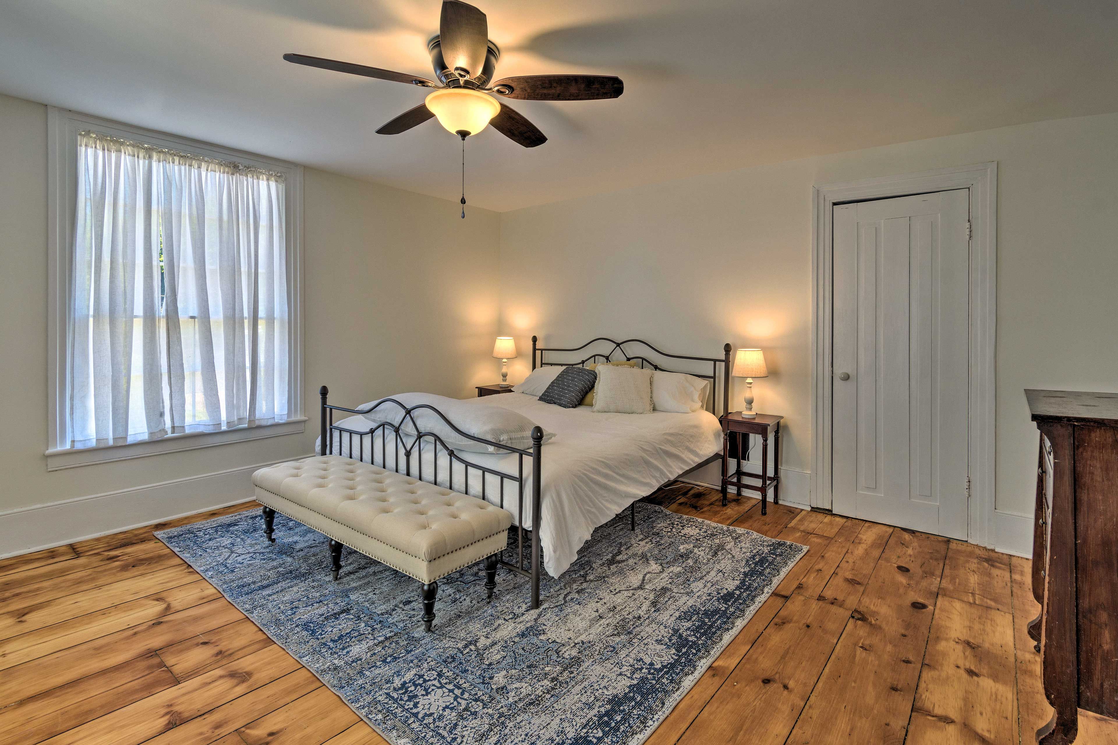 Bedroom 2 | King Bed | 2nd Floor