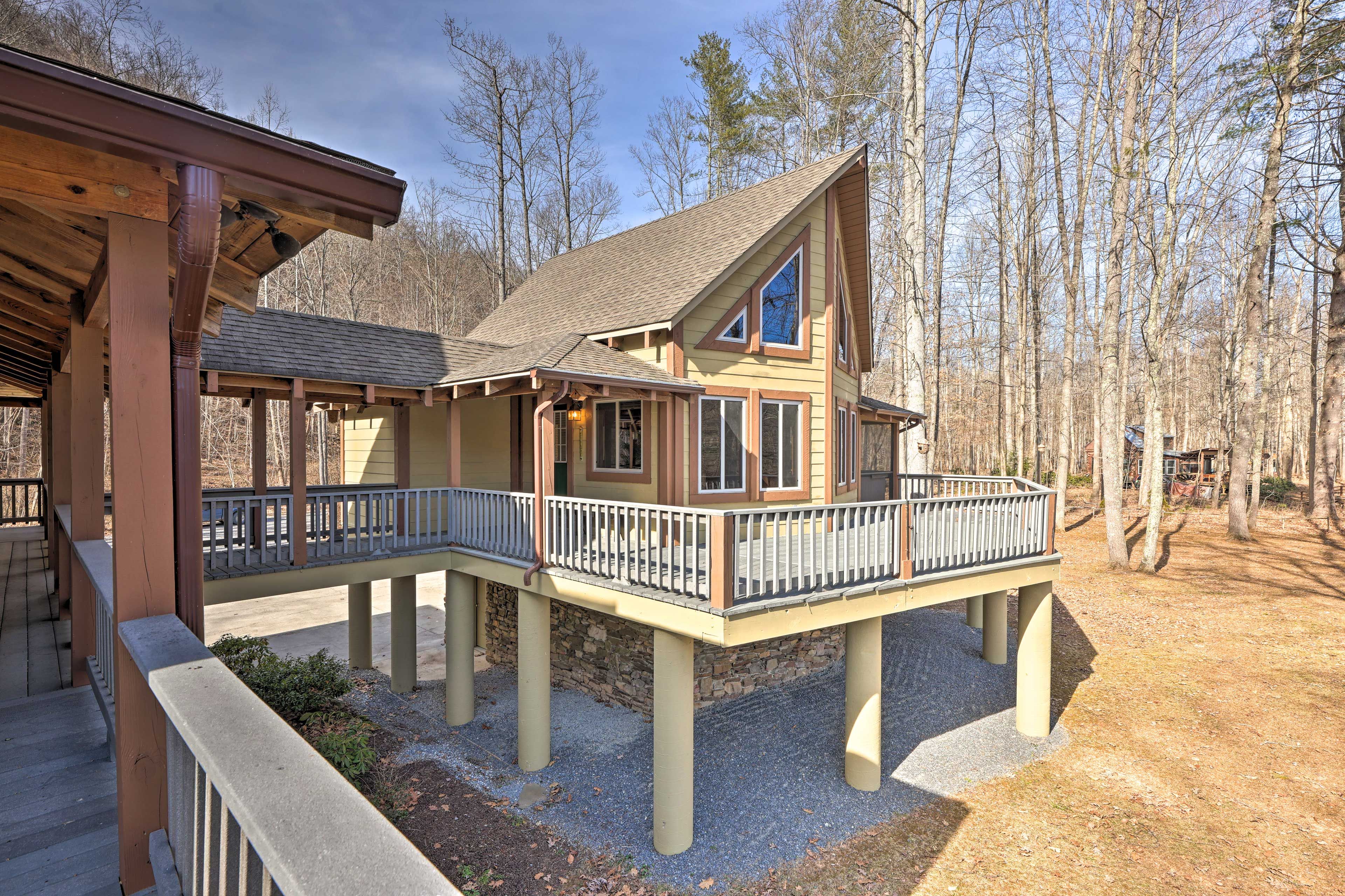 Guest House Exterior | Deck