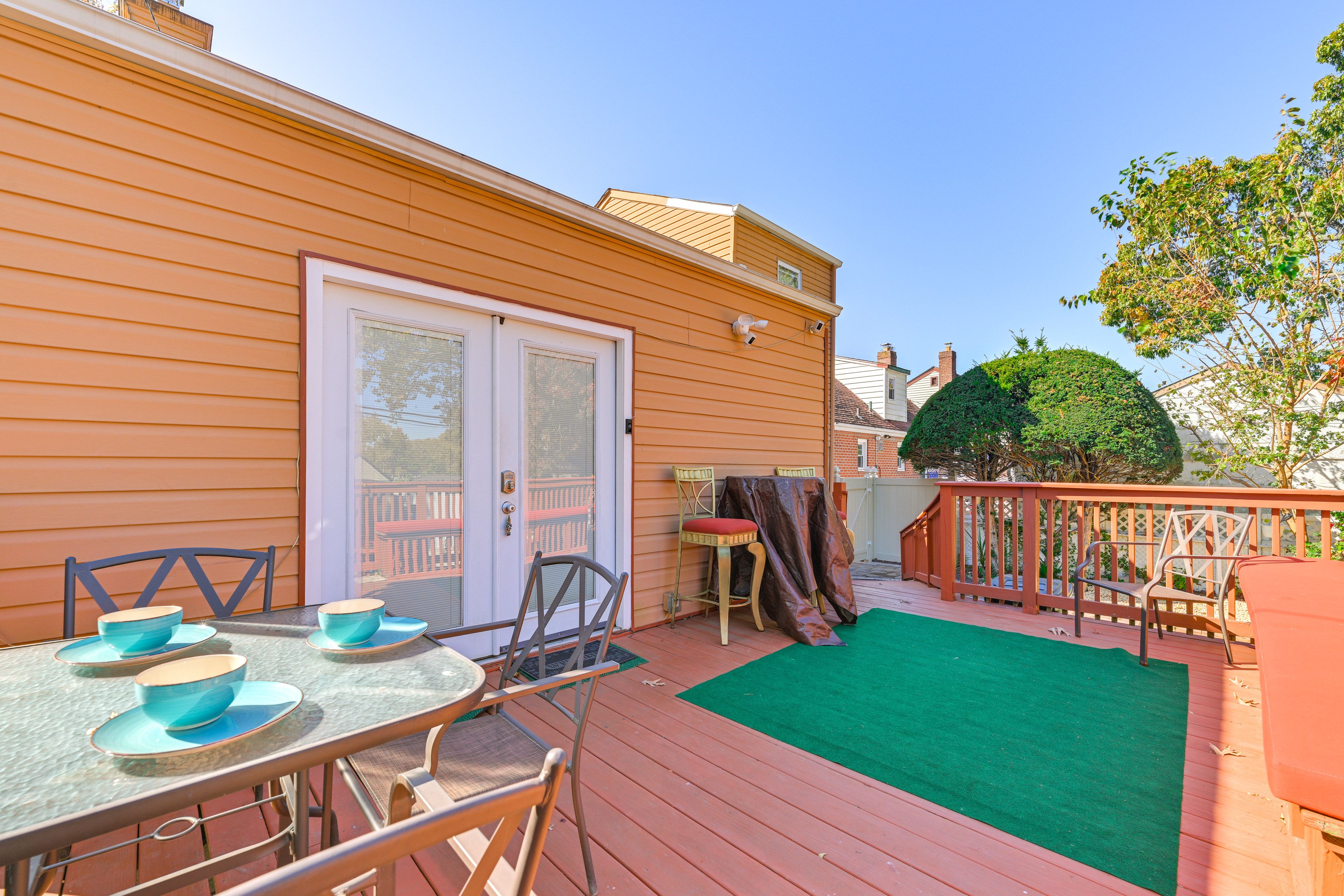 Deck w/ Dining Area