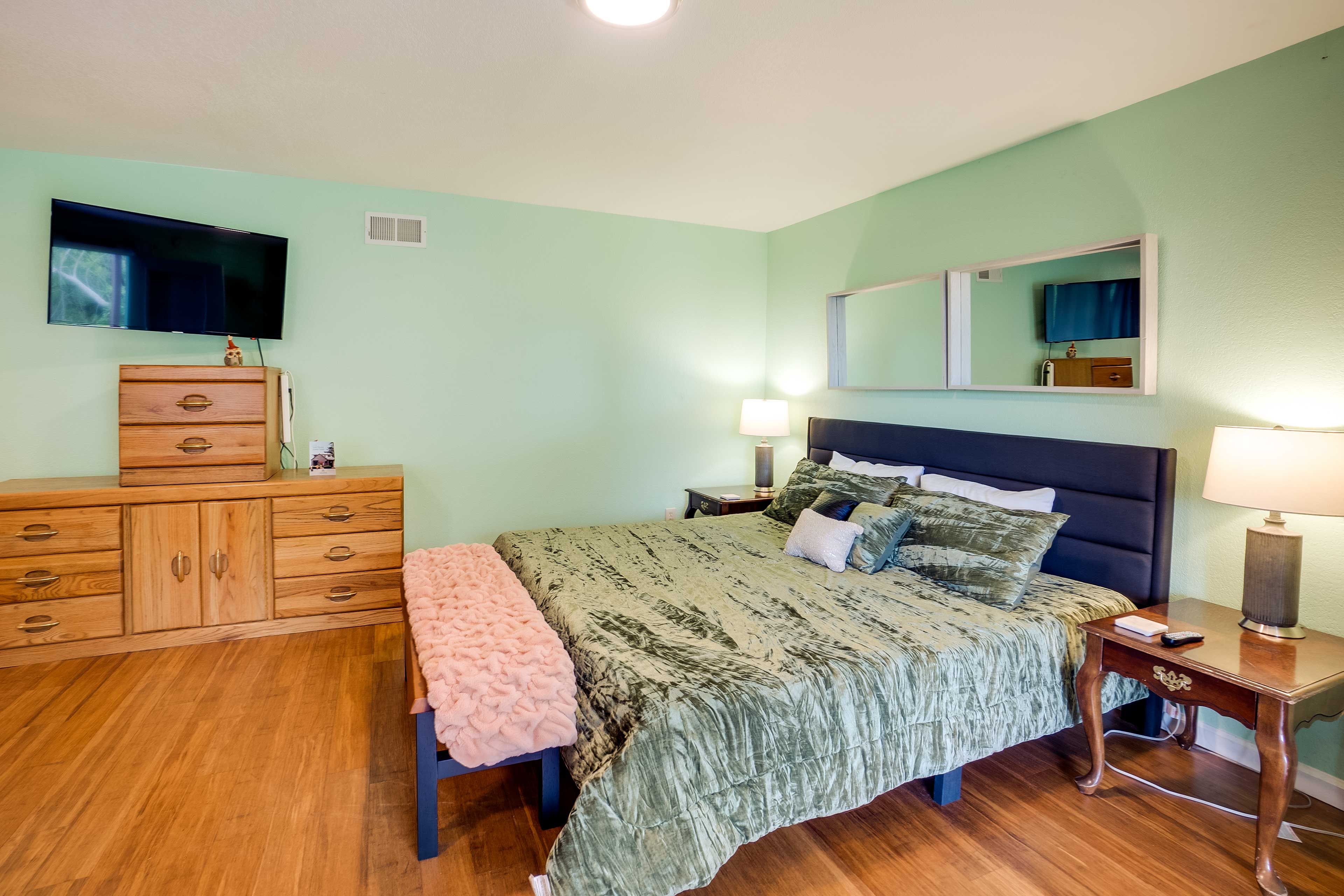 Studio | Flat-Screen Cable TV | Central A/C