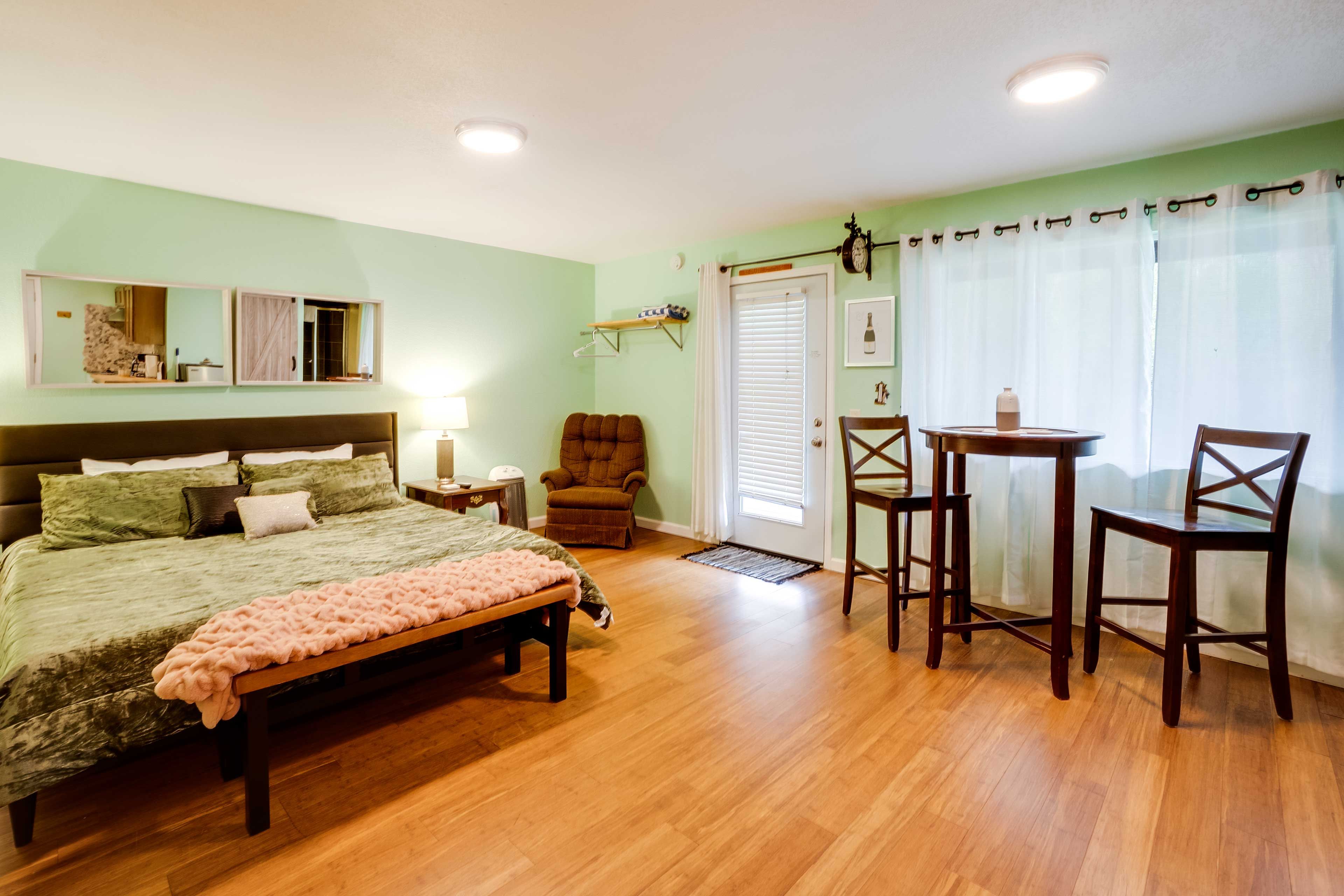 Smith River Vacation Rental | Studio | 1BA | 3 Steps to Access | 600 Sq Ft