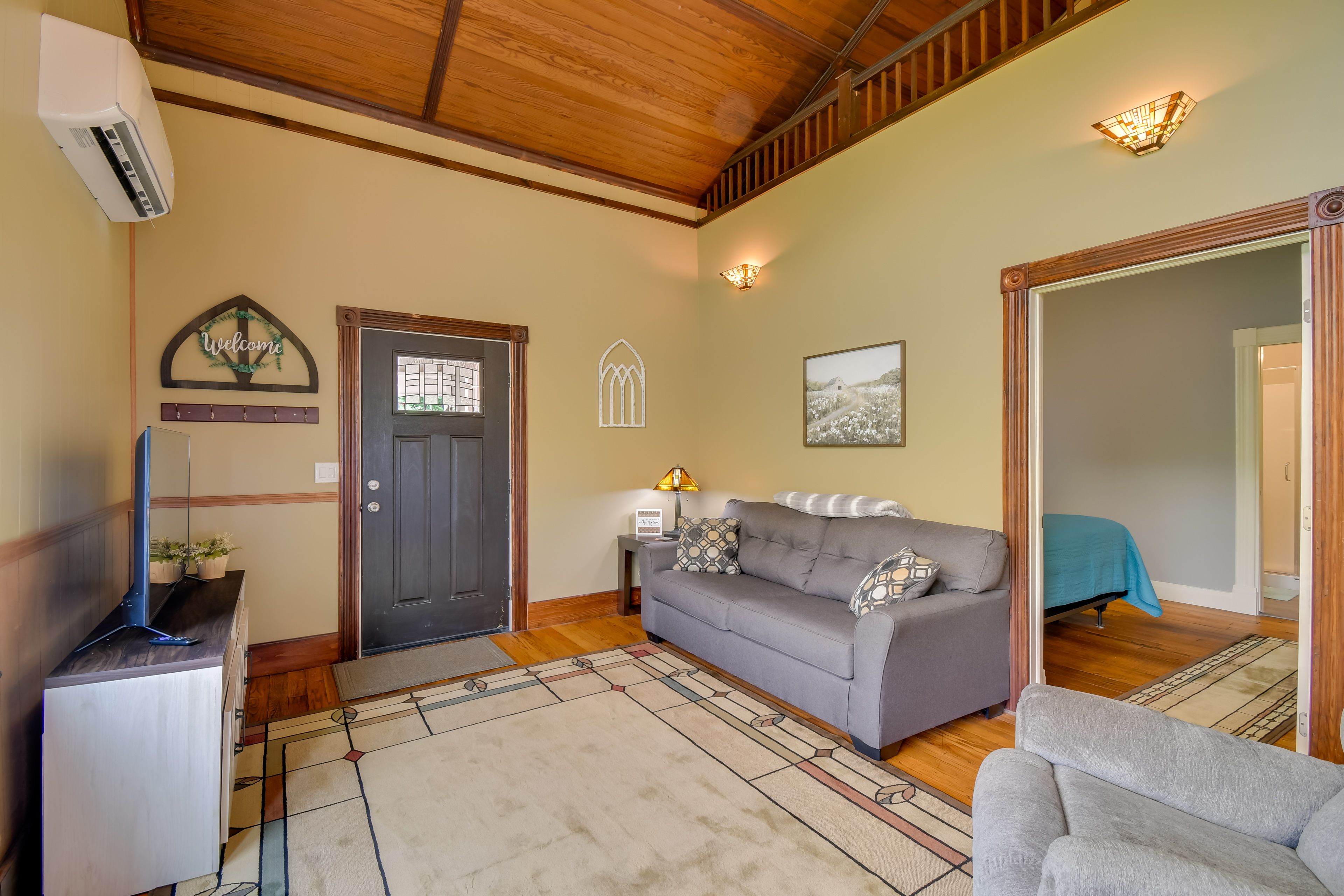 Living Room | Flat-Screen TV w/ Cable | Single-Story Unit