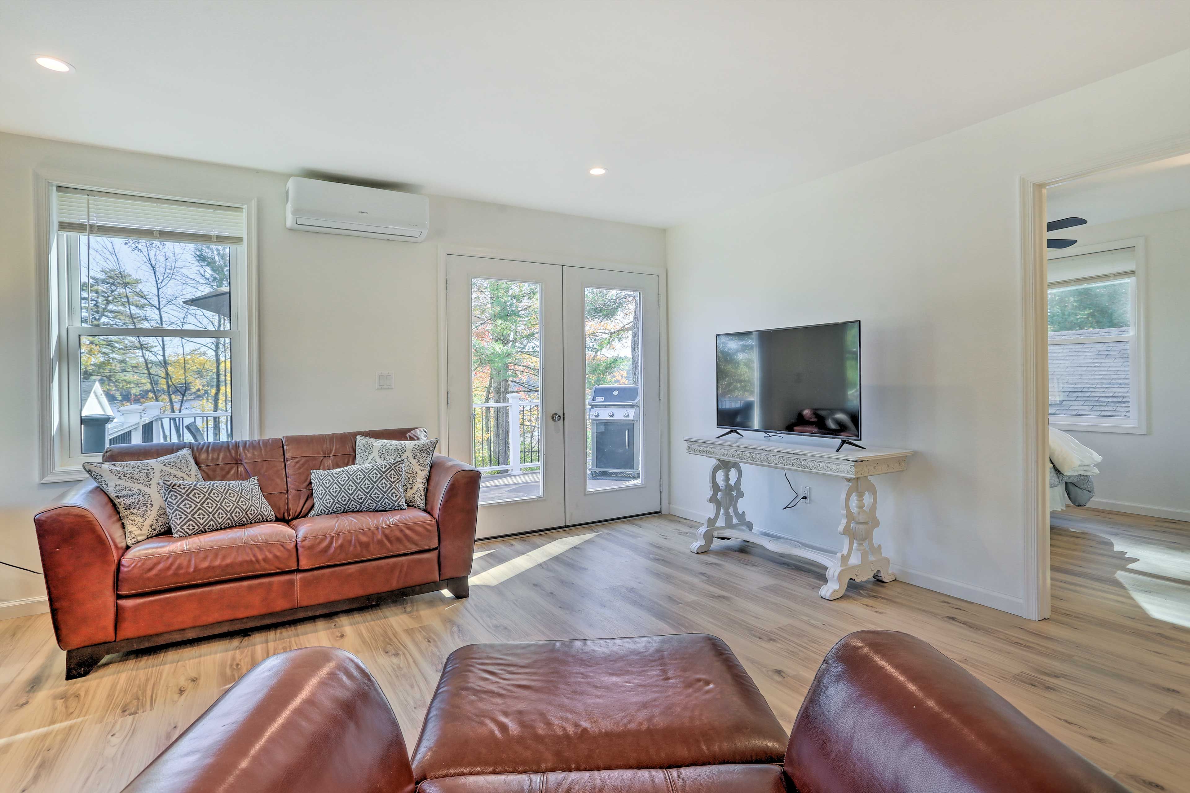 Living Room | Cable TV