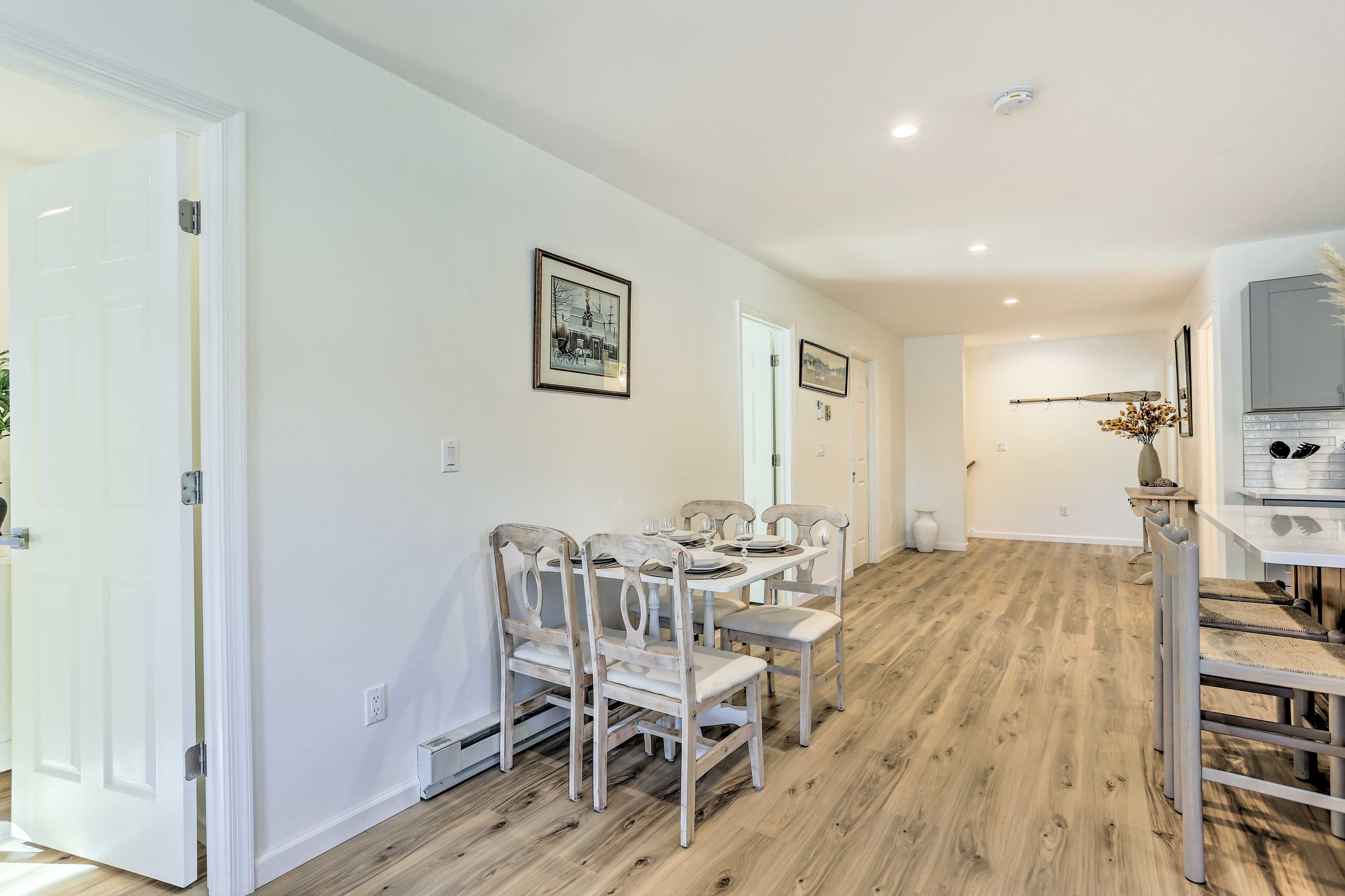 Dining Area | Dishware & Flatware Provided