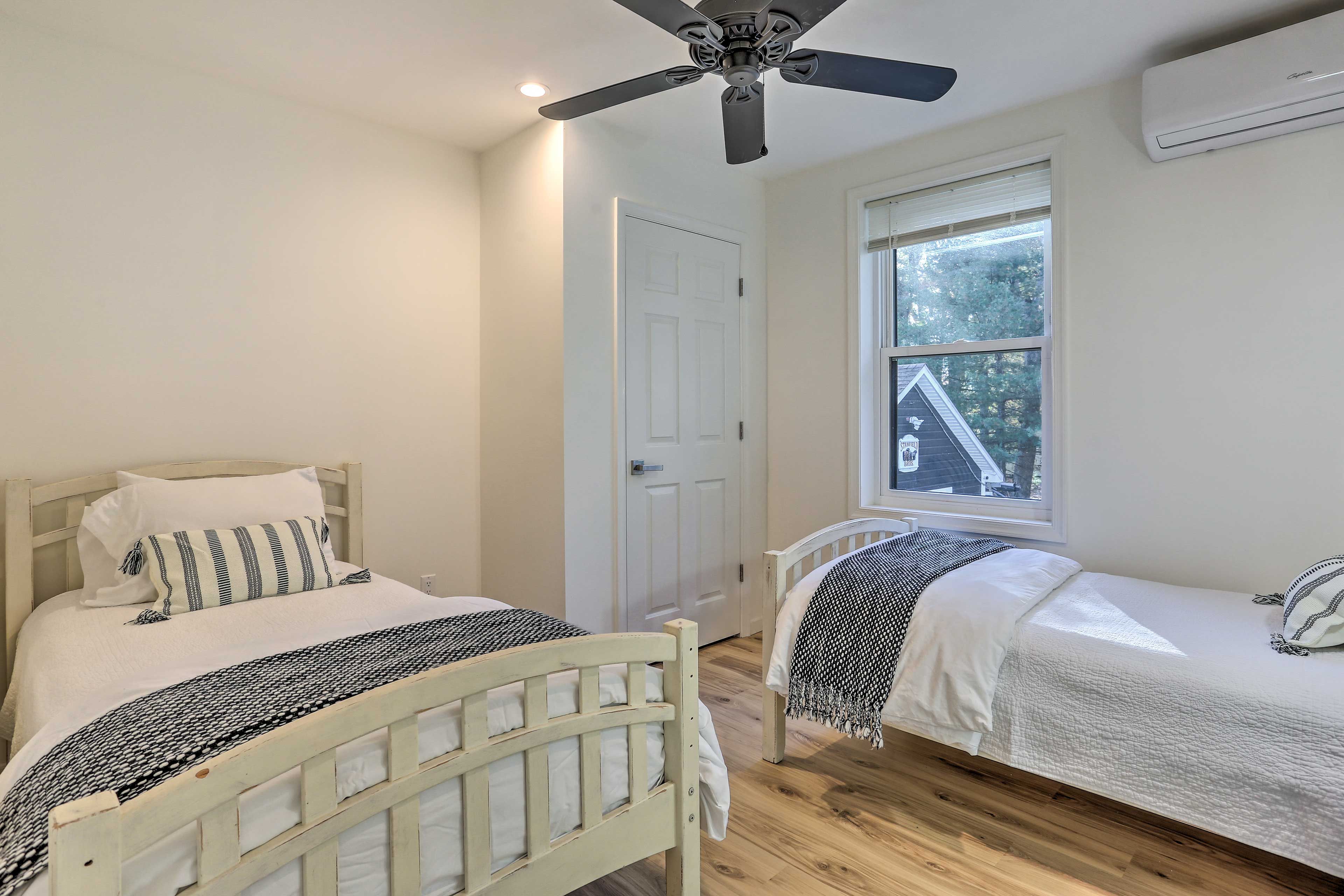 Bedroom 2 | 2 Twin Beds