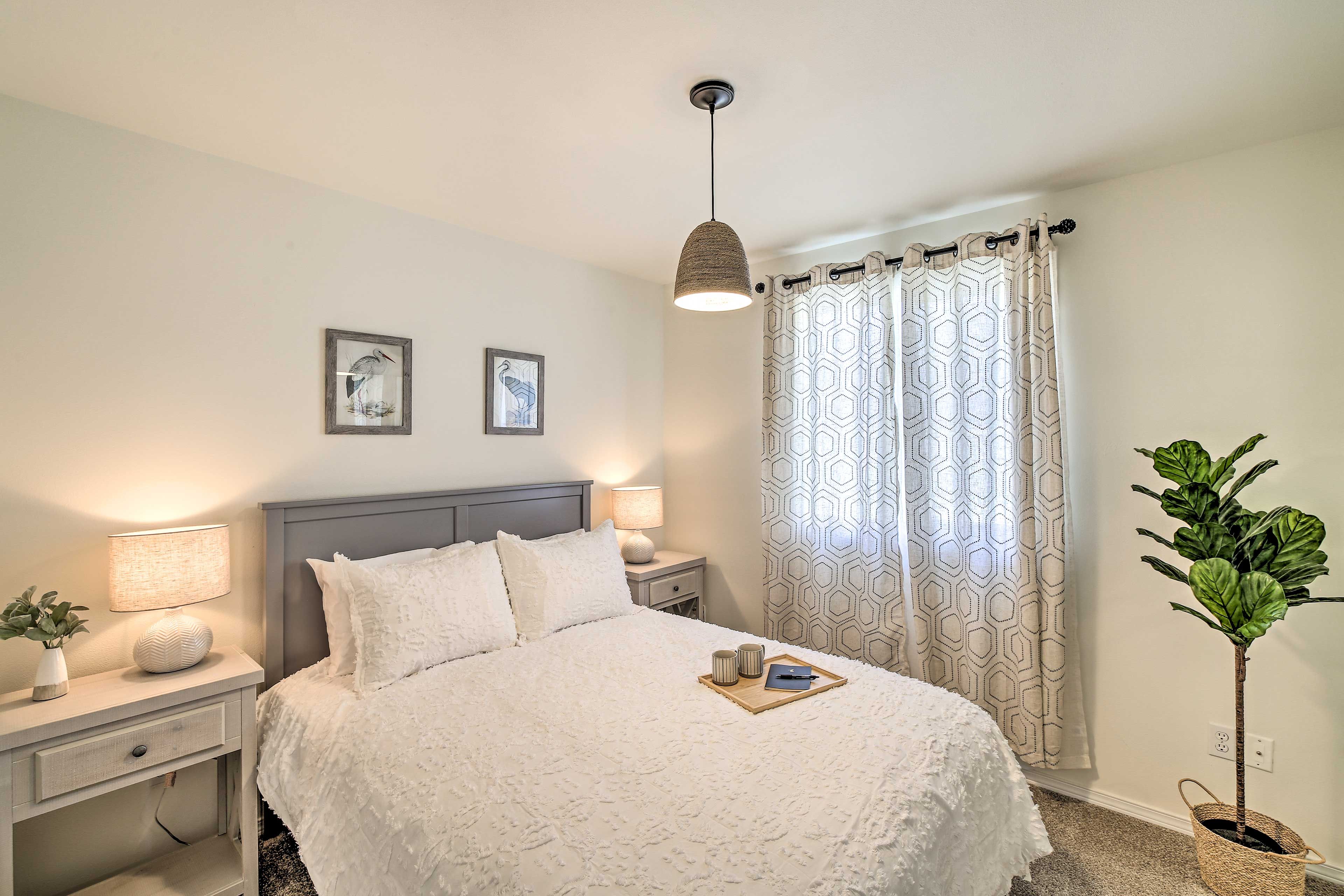 Bedroom 2 | Queen Bed | 1st Floor
