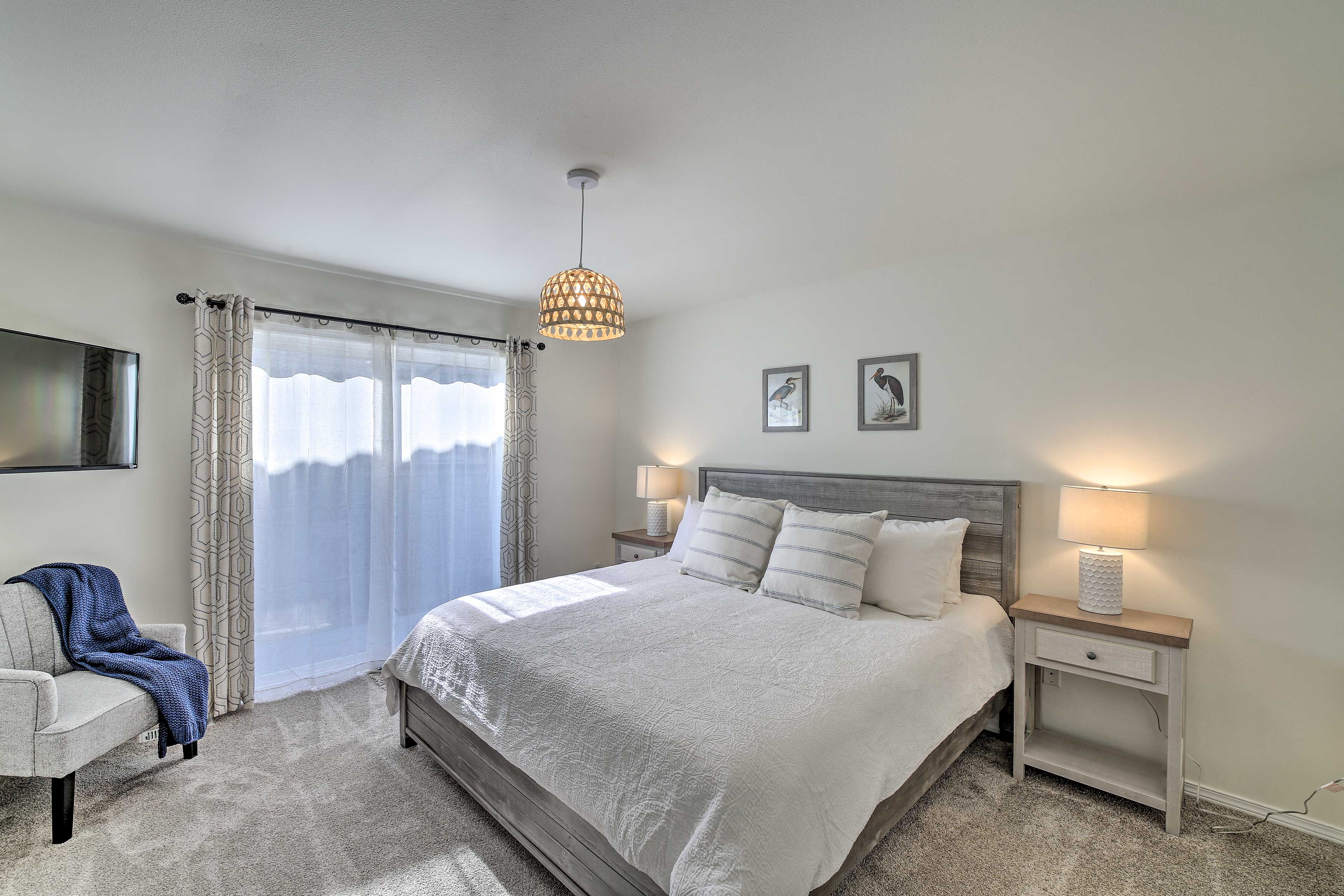 Bedroom 1 | King Bed | 1st Floor