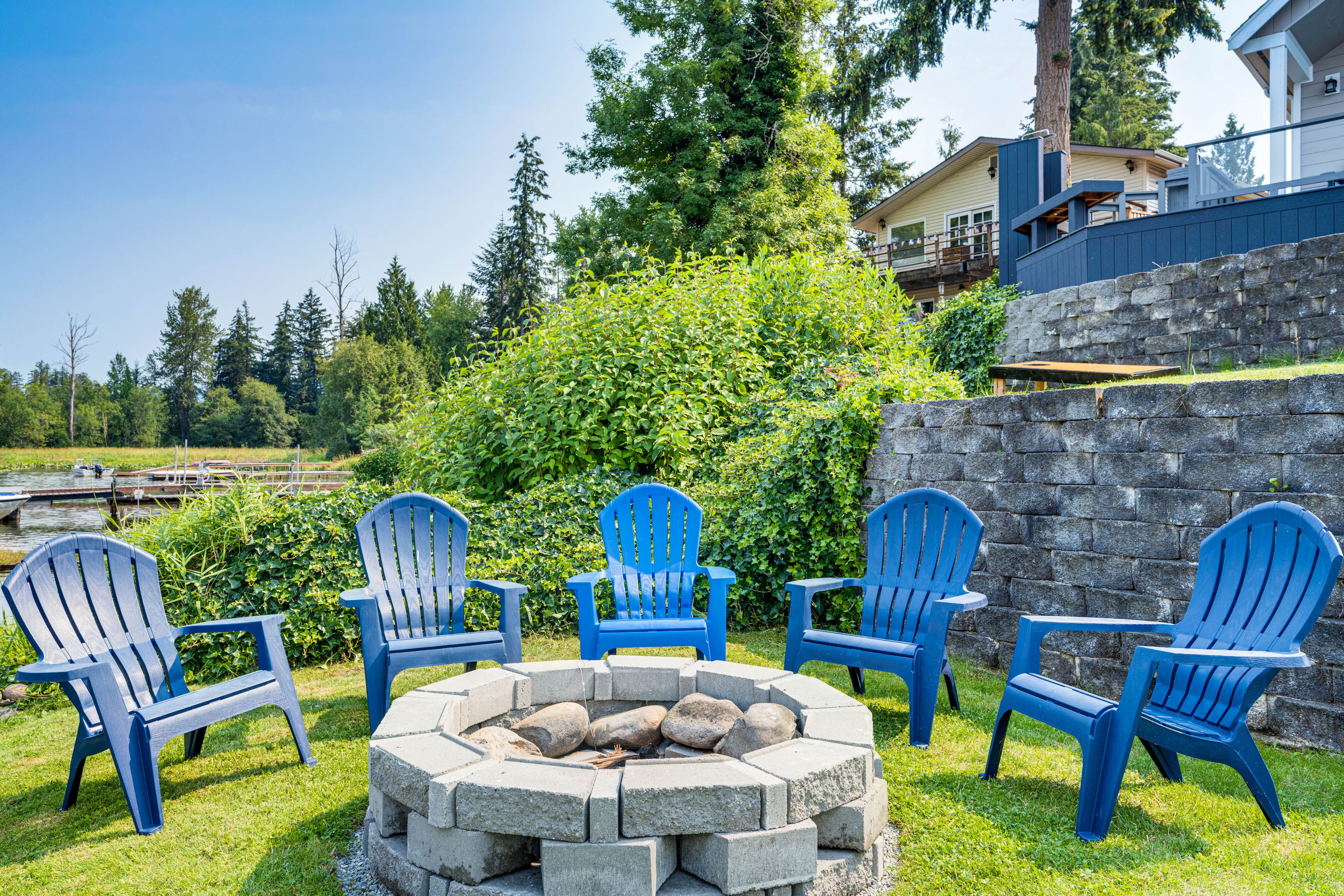 Private Yard | Wood-Burning Fire Pit | Cornhole | Kayaks Provided