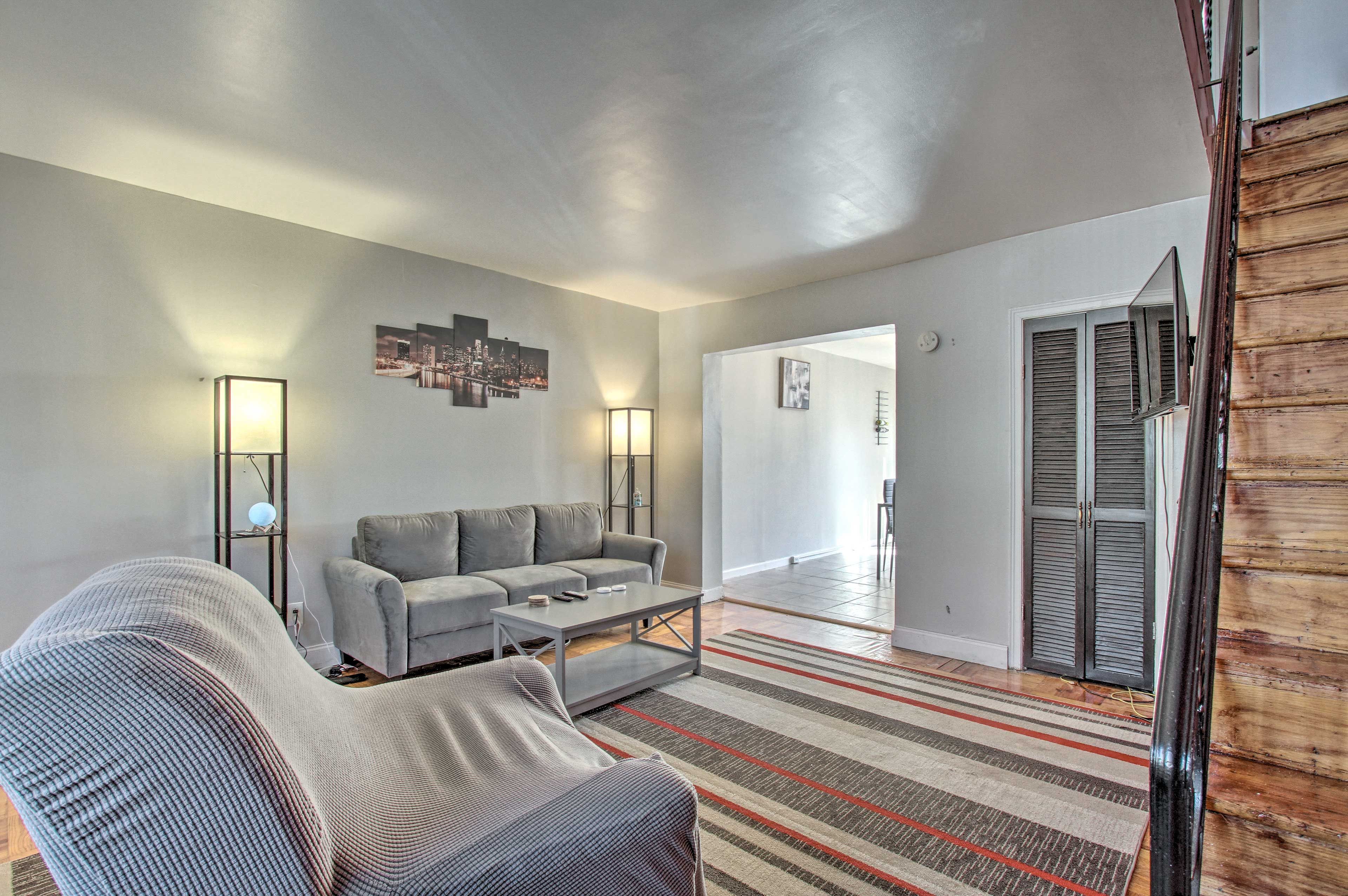 Living Room | Smart TV w/ Cable | Stairs to All Bedrooms