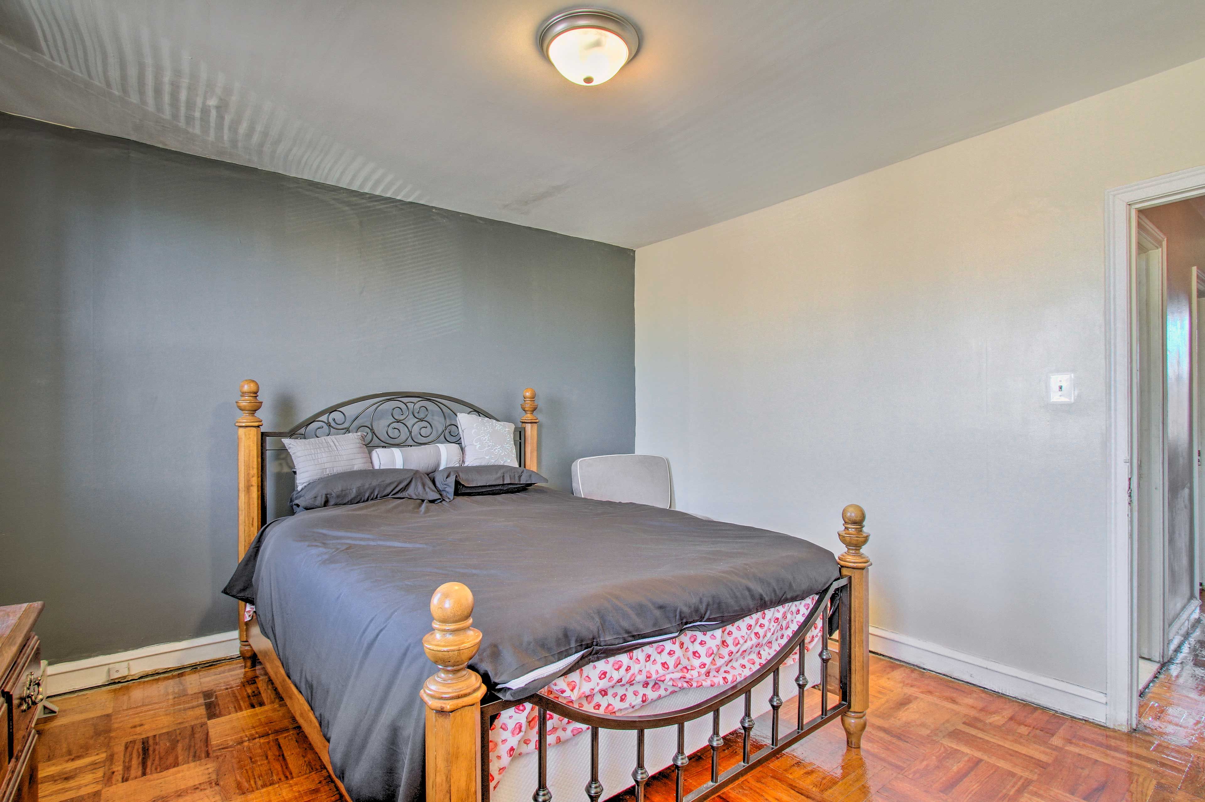 Bedroom 1 | Linens Provided