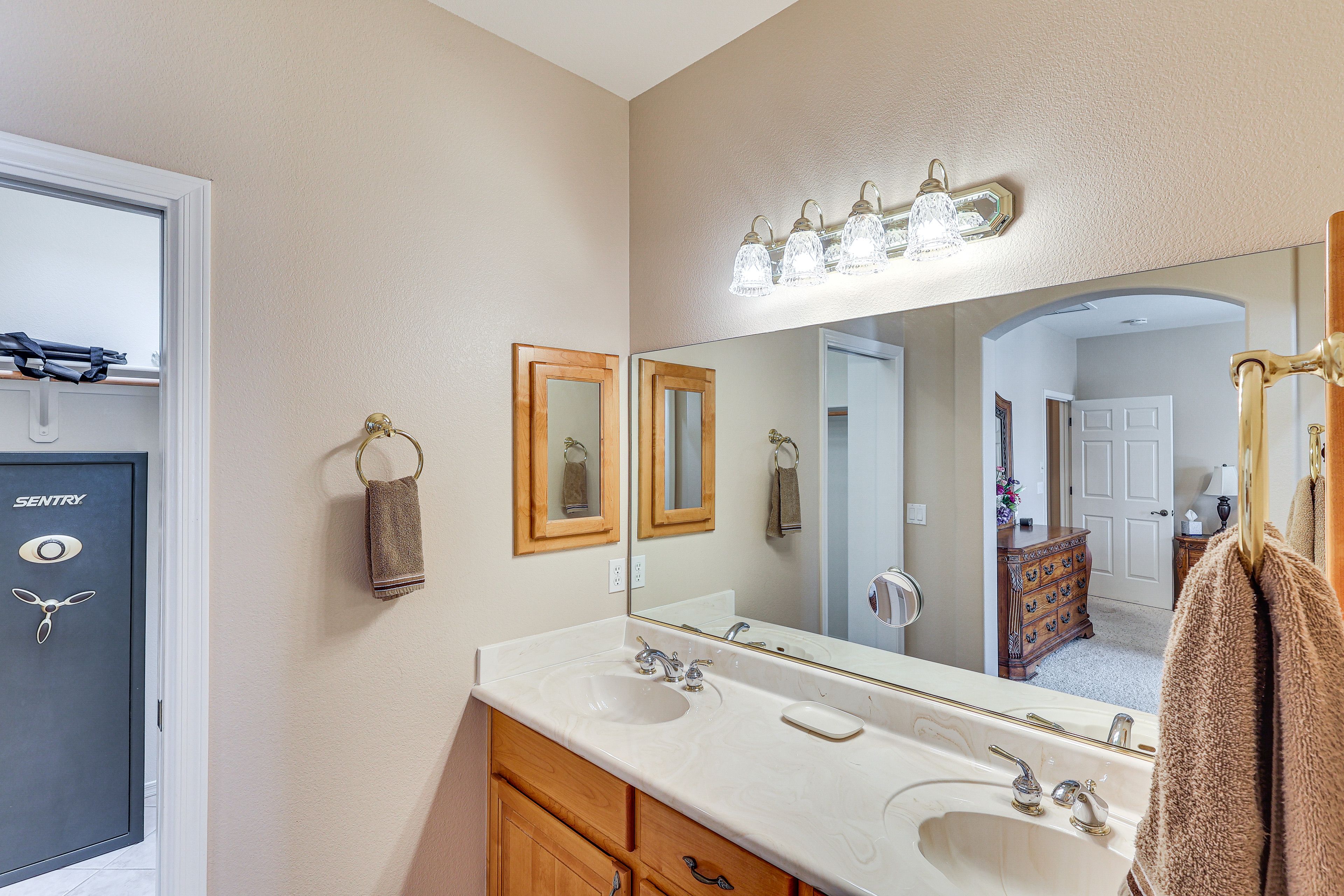 Full Bath | Towels | Hair Dryer