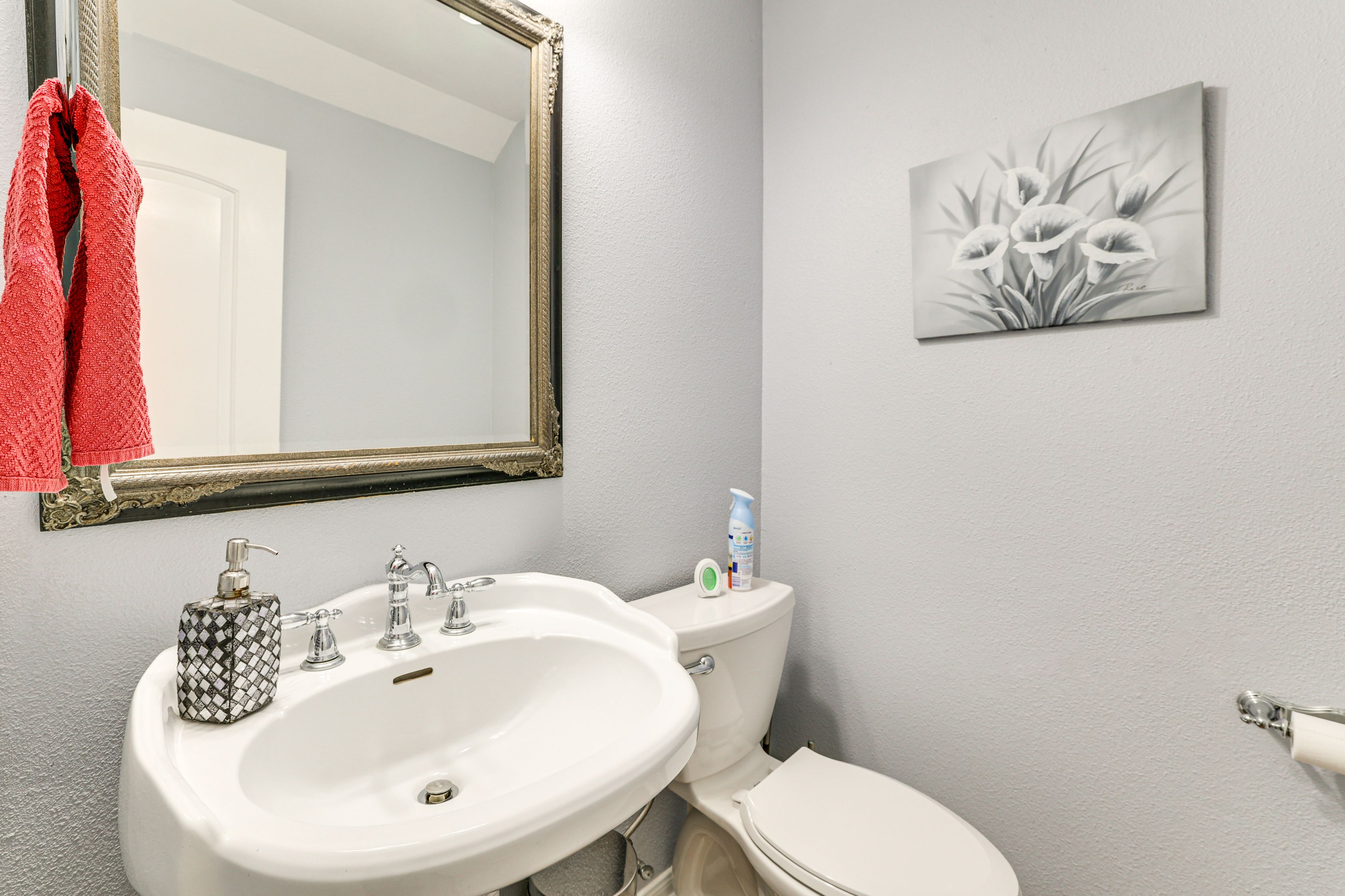 Half Bathroom | 1st Floor