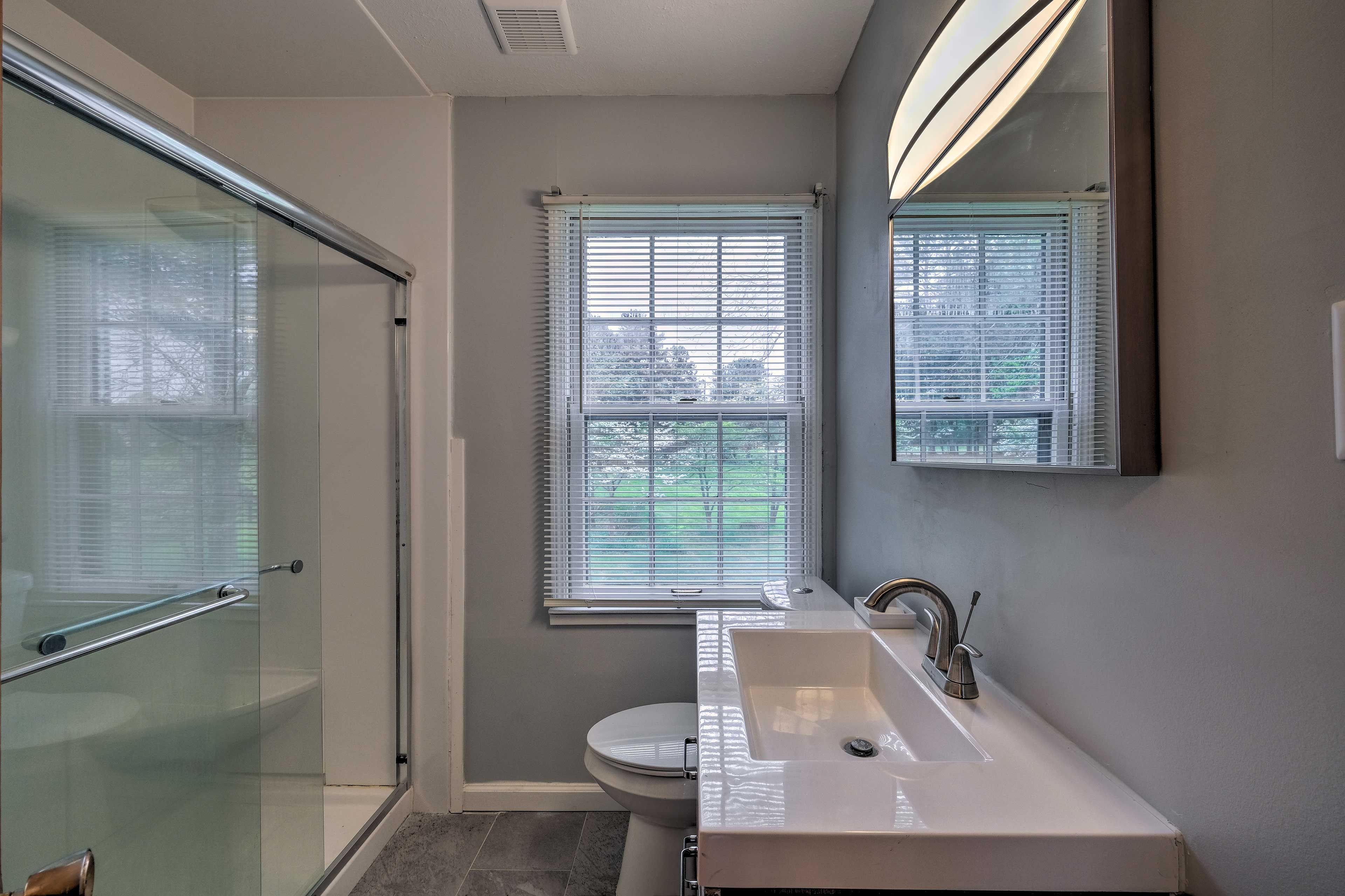 Full Bath | Towels Provided