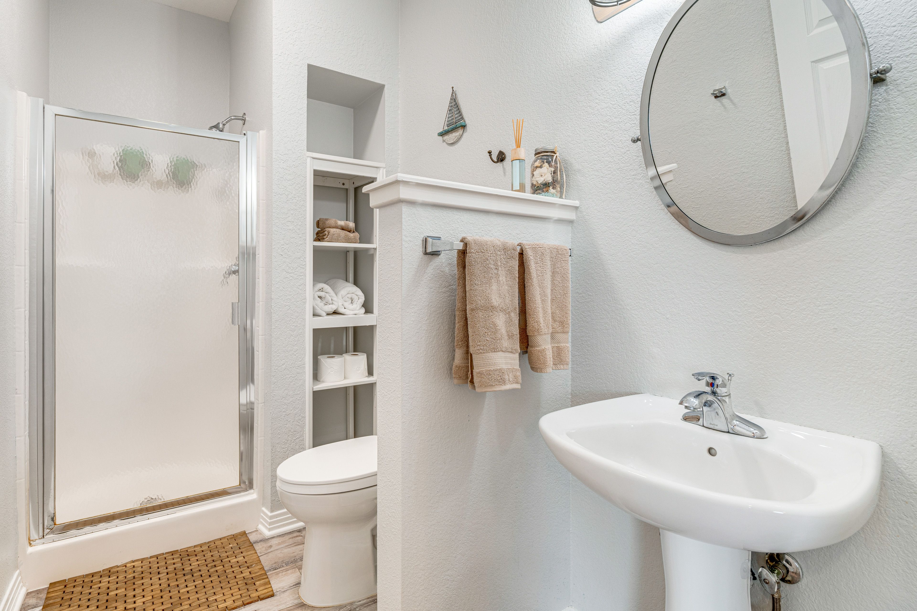 Bathroom | 2nd Floor