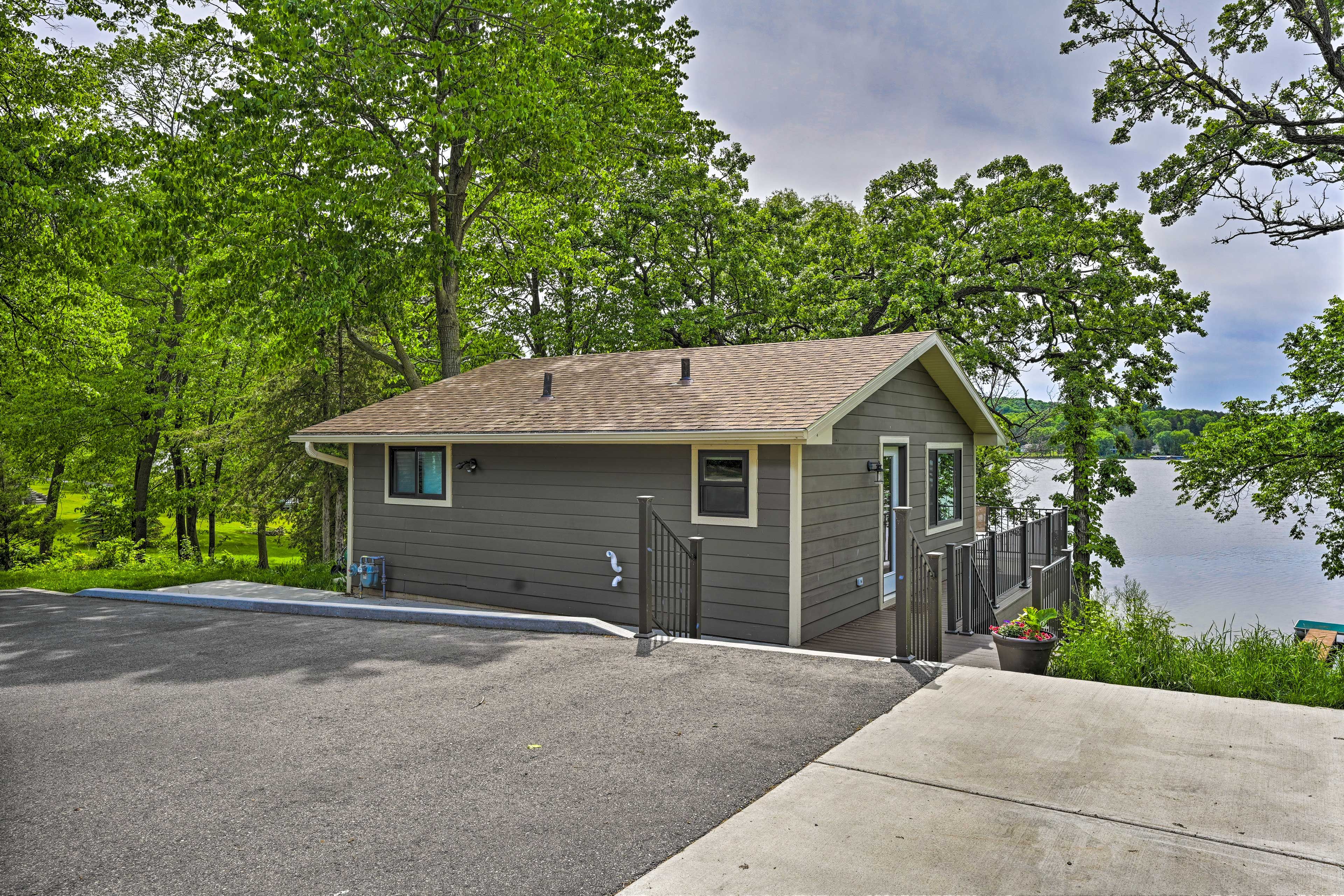 Parking | Driveway (2 Vehicles) | RV or Trailer Parking | Street Parking