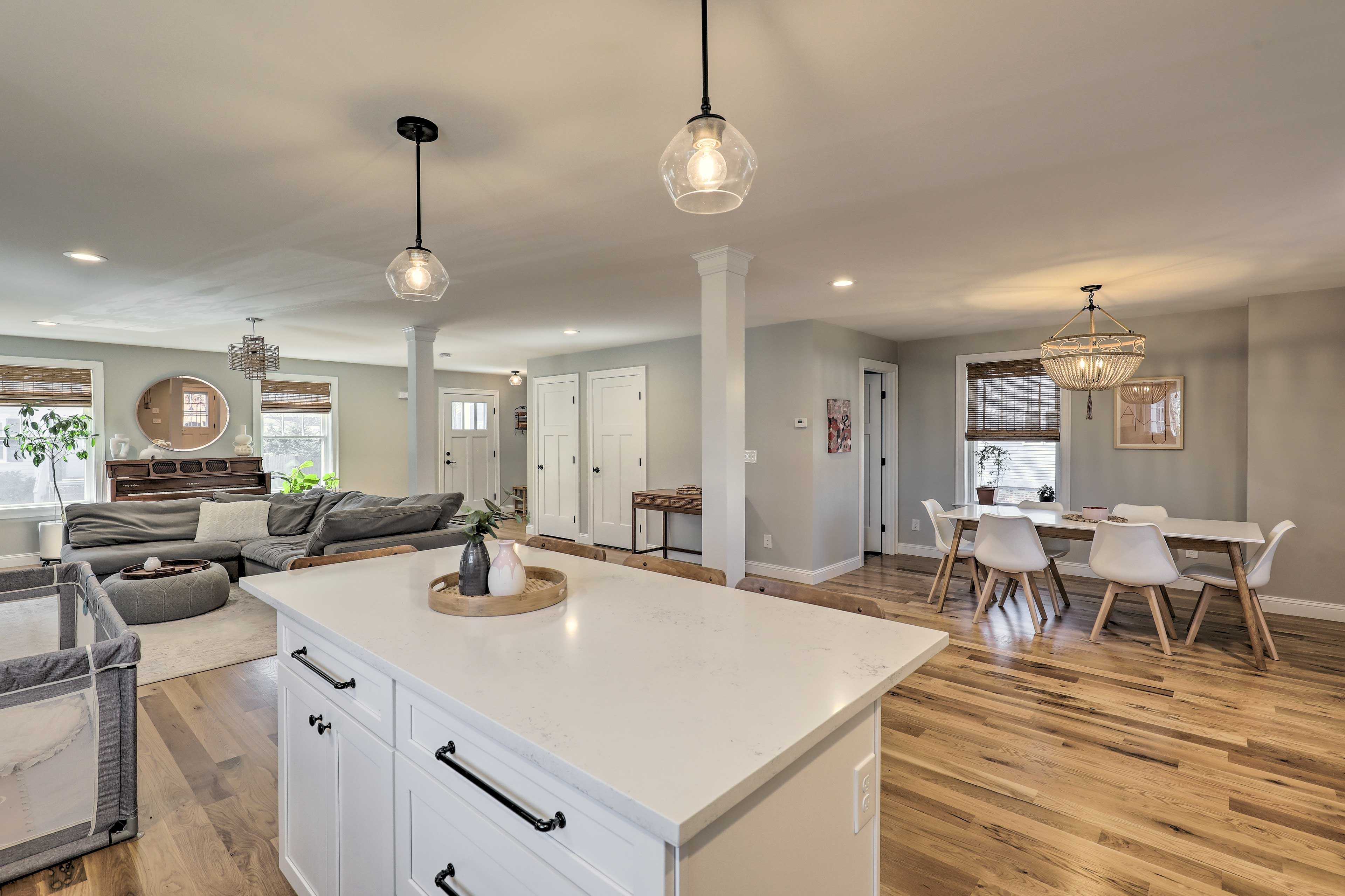 Kitchen | Island w/ Seating
