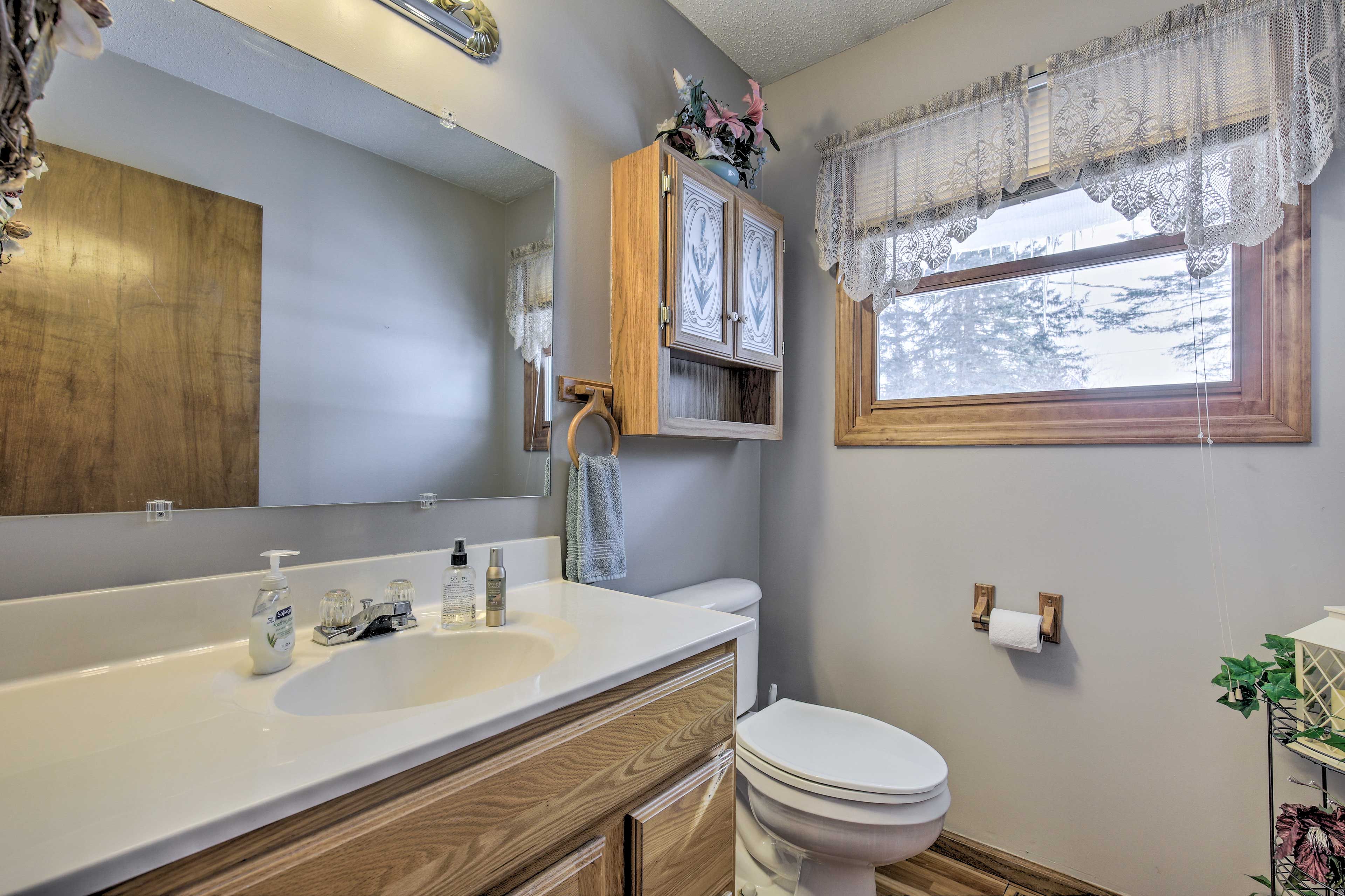 Half Bathroom | Linens & Towels
