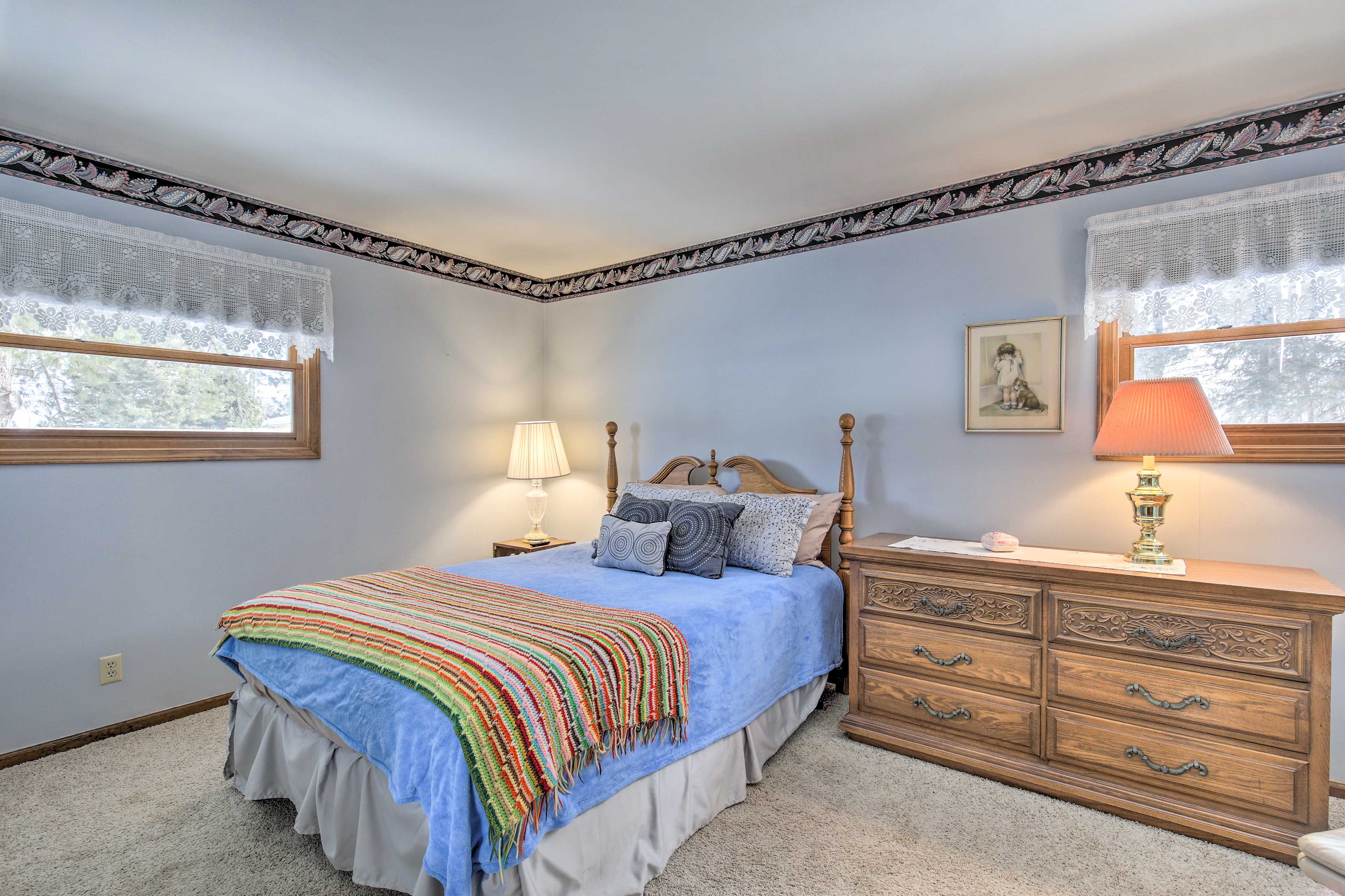 Bedroom 2 | Queen Bed