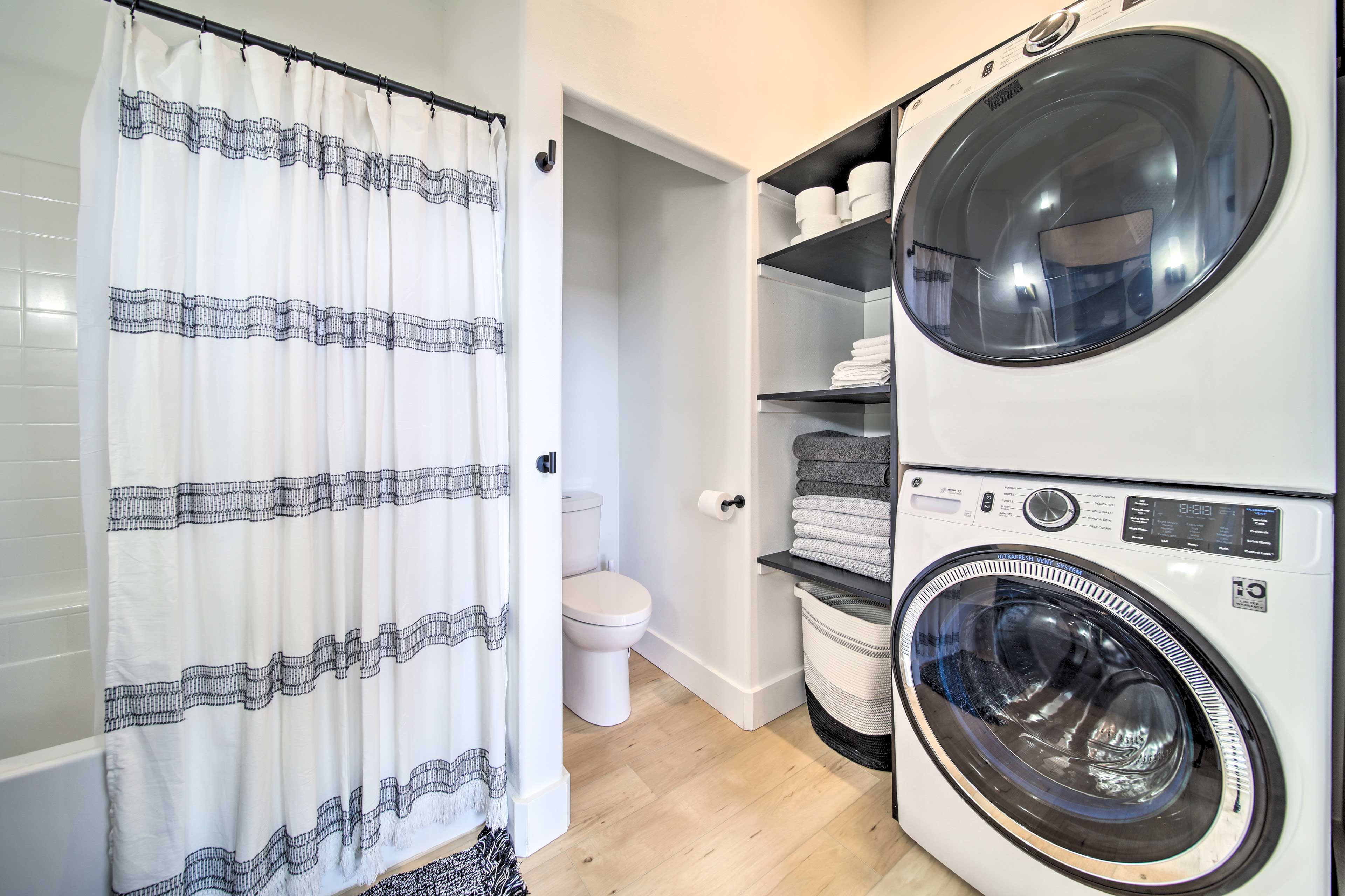 Full Bathroom | Washer & Dryer | Laundry Detergent Provided