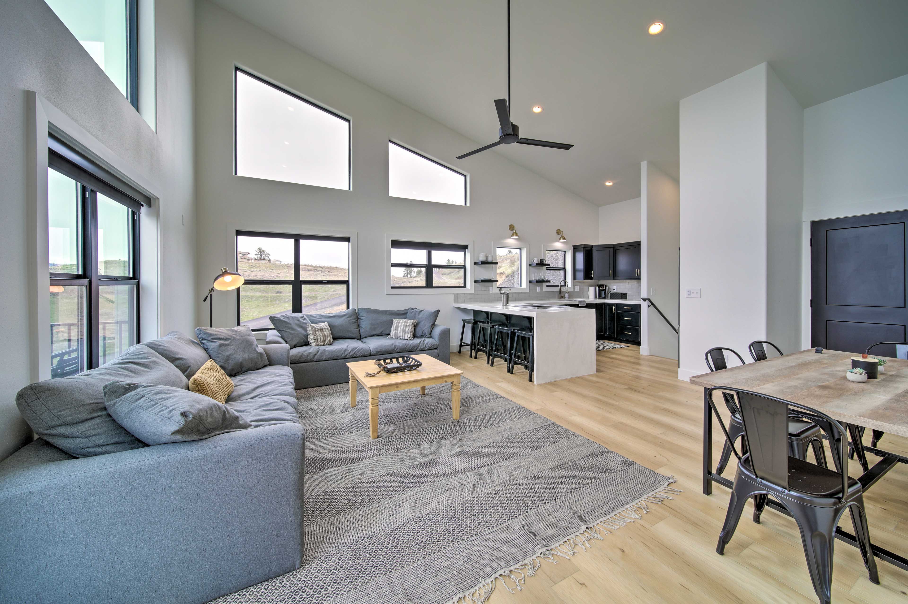 Living Room | Free WiFi | Smart TVs