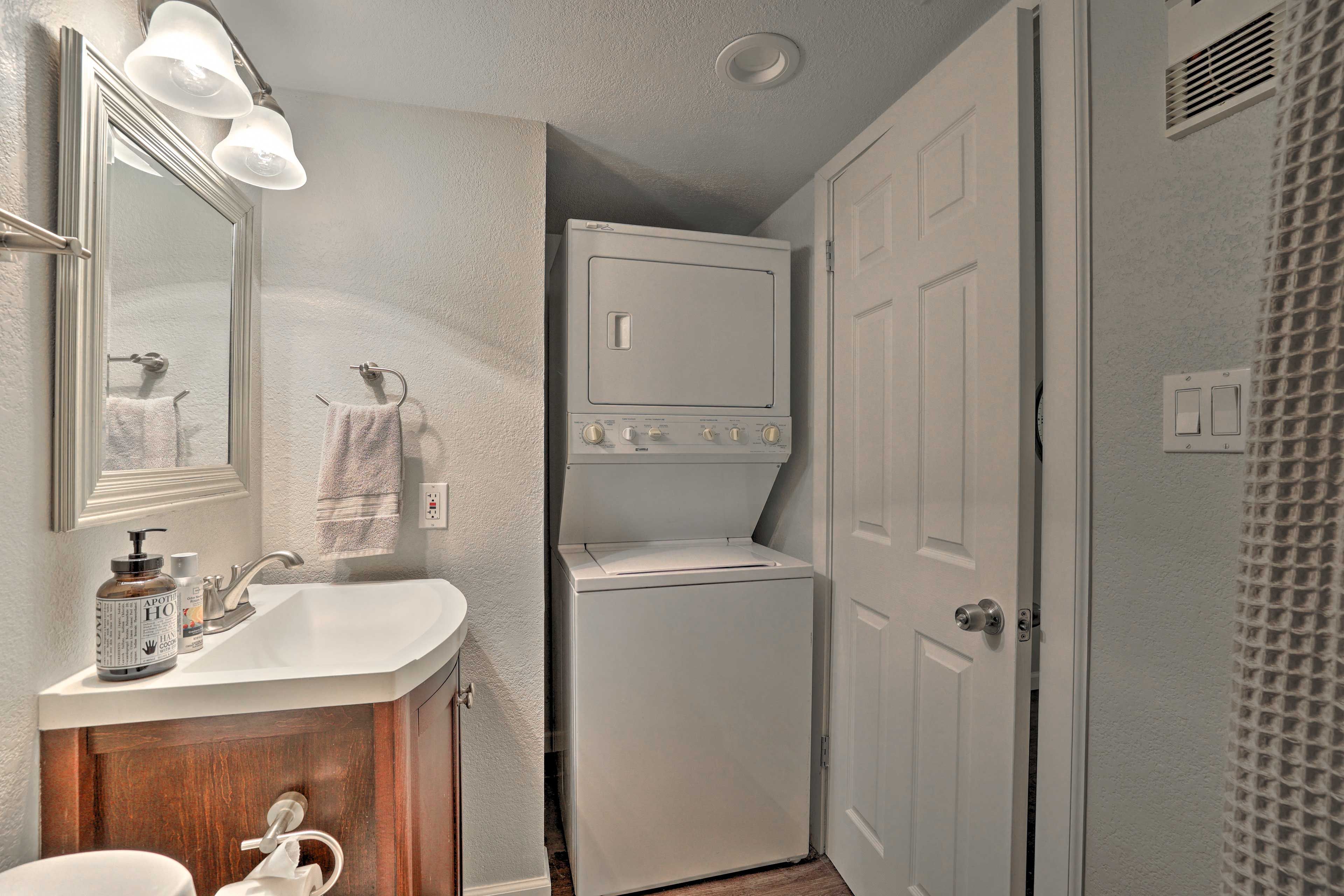 En-Suite Bathroom | Washer & Dryer