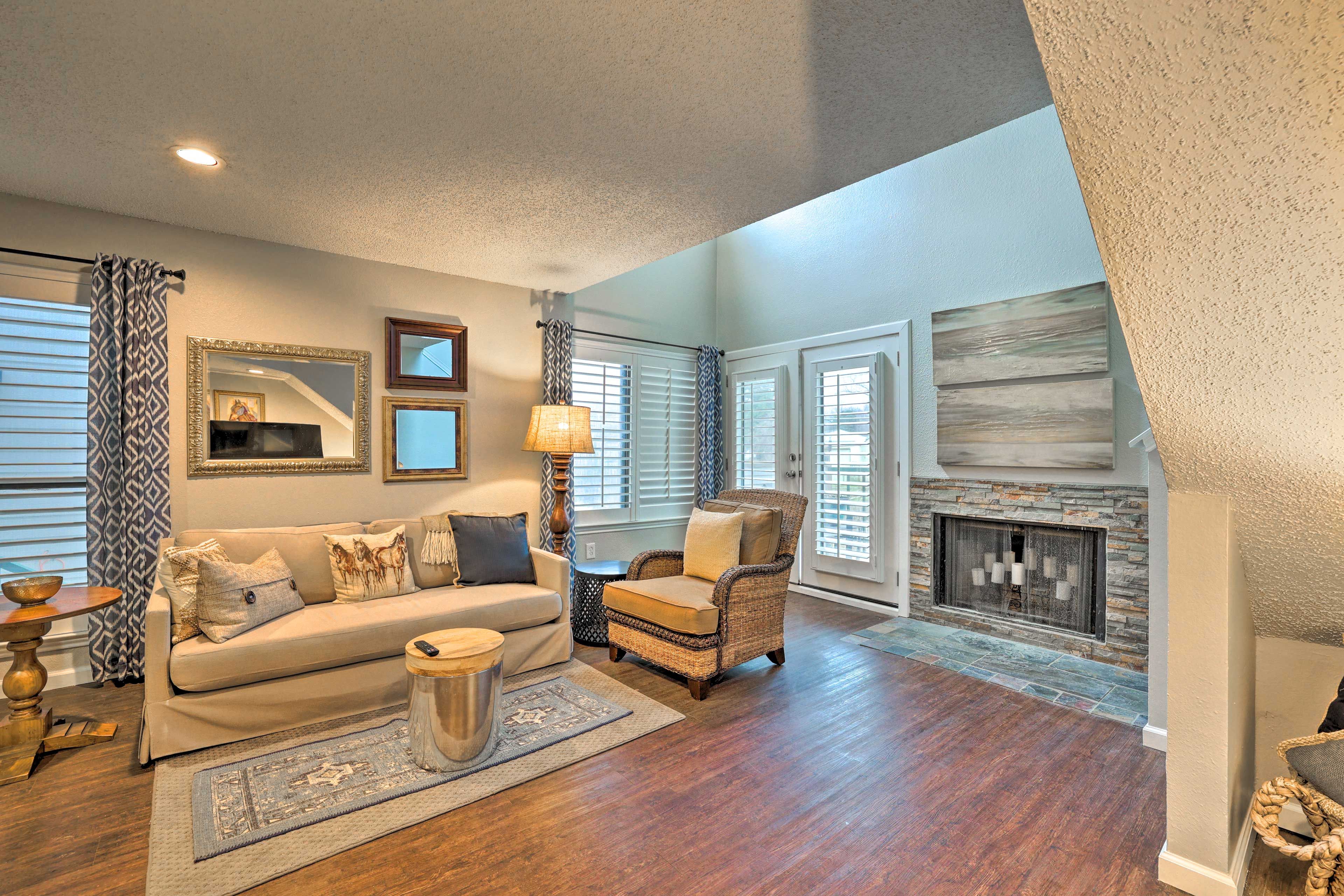 Arlington Vacation Rental | 1BR | 1BA | 774 Sq Ft | Stairs Required