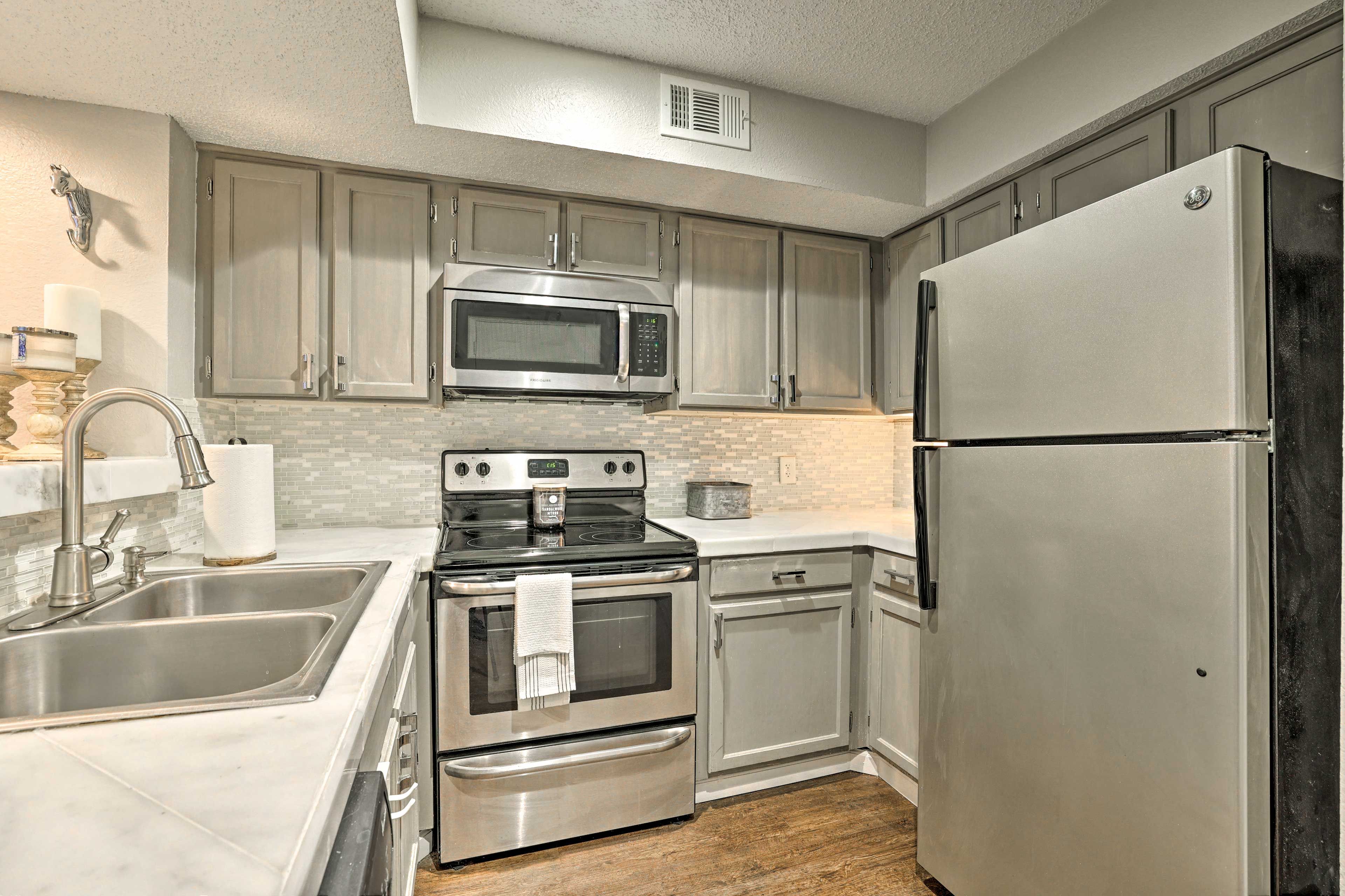 Kitchen | Dishware & Flatware Provided