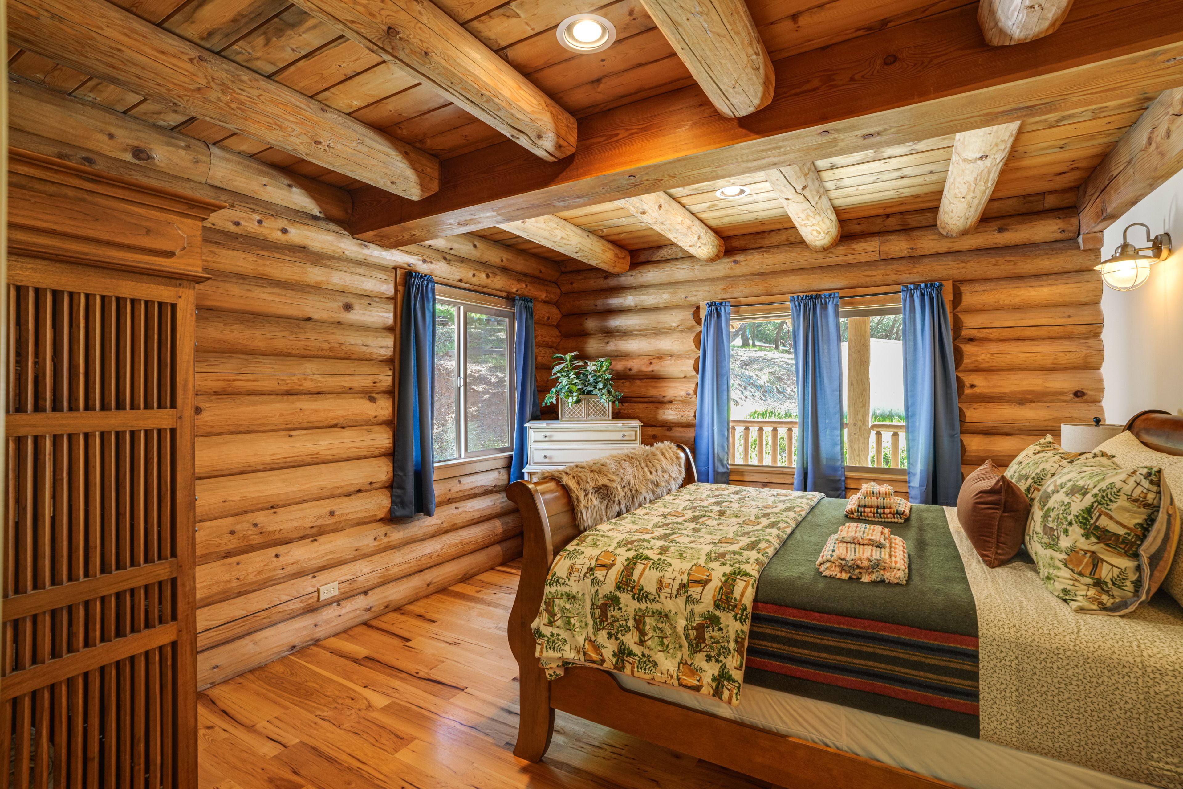 Bedroom 2 | Queen Bed | 1st Floor