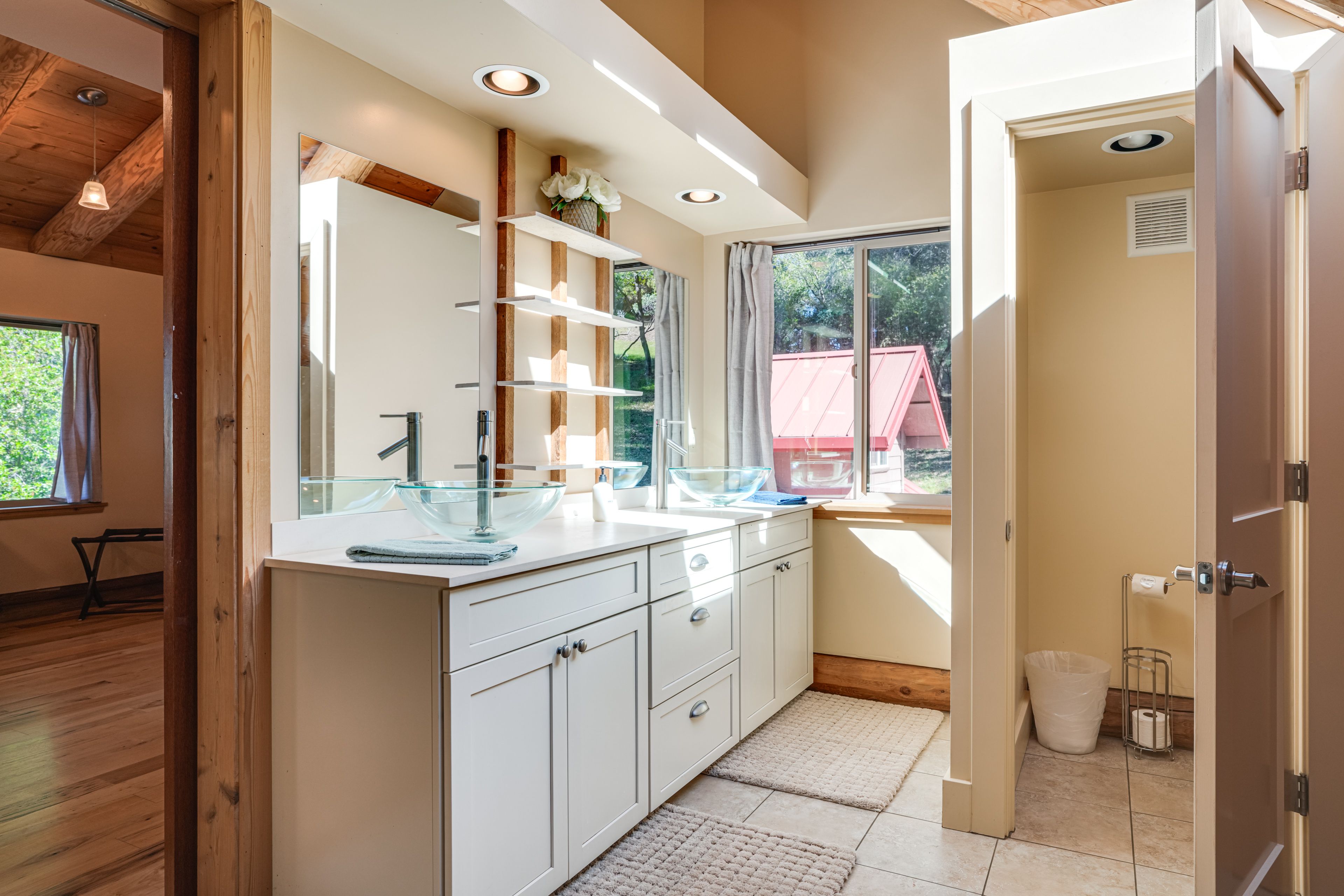 En-Suite Bathroom | 2nd Floor
