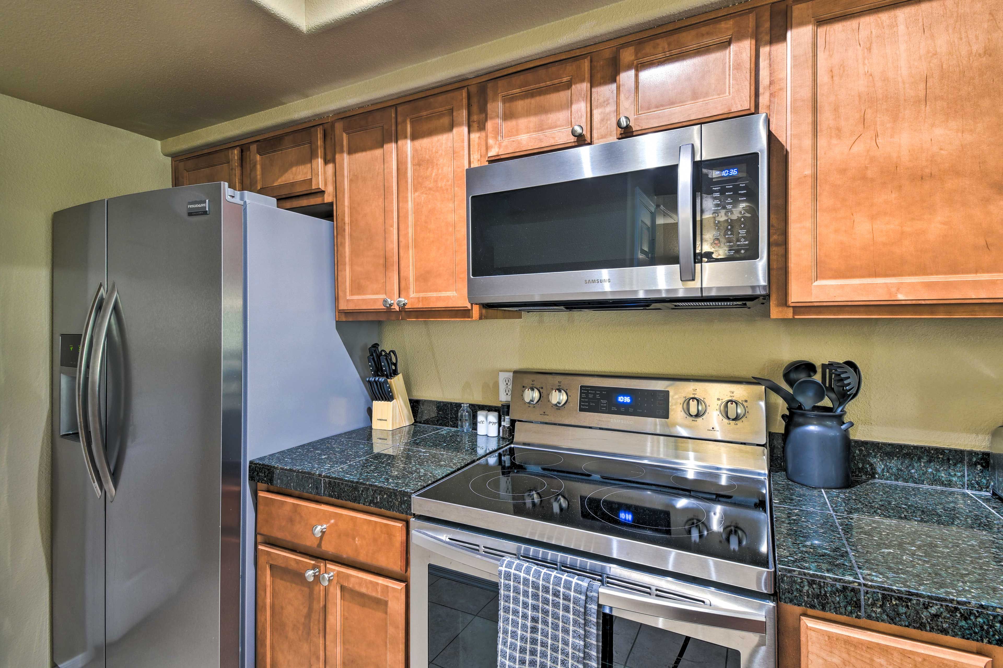 Fully Equipped Kitchen | Trash Bags & Paper Towels