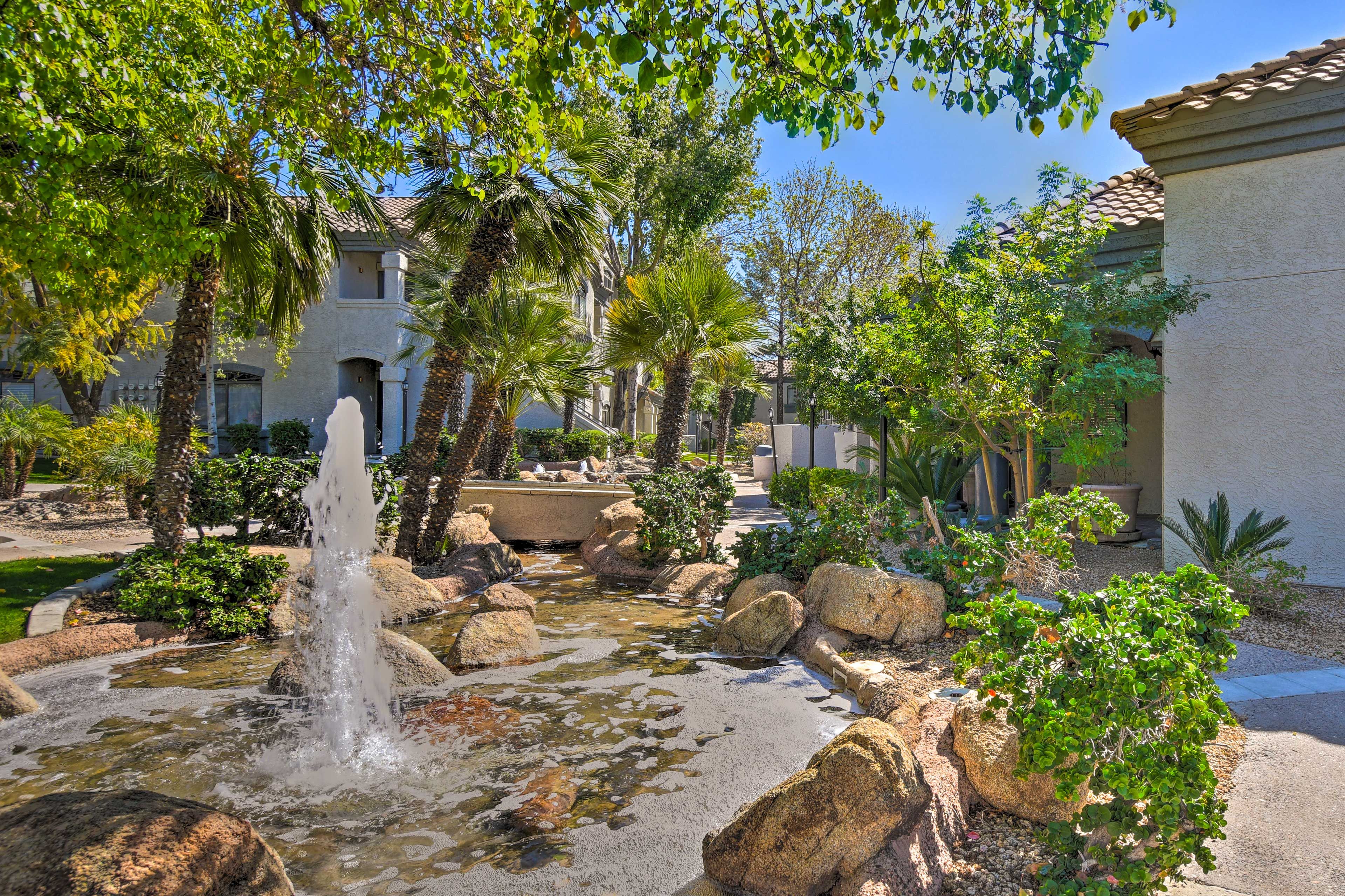 The Signature Complex Community