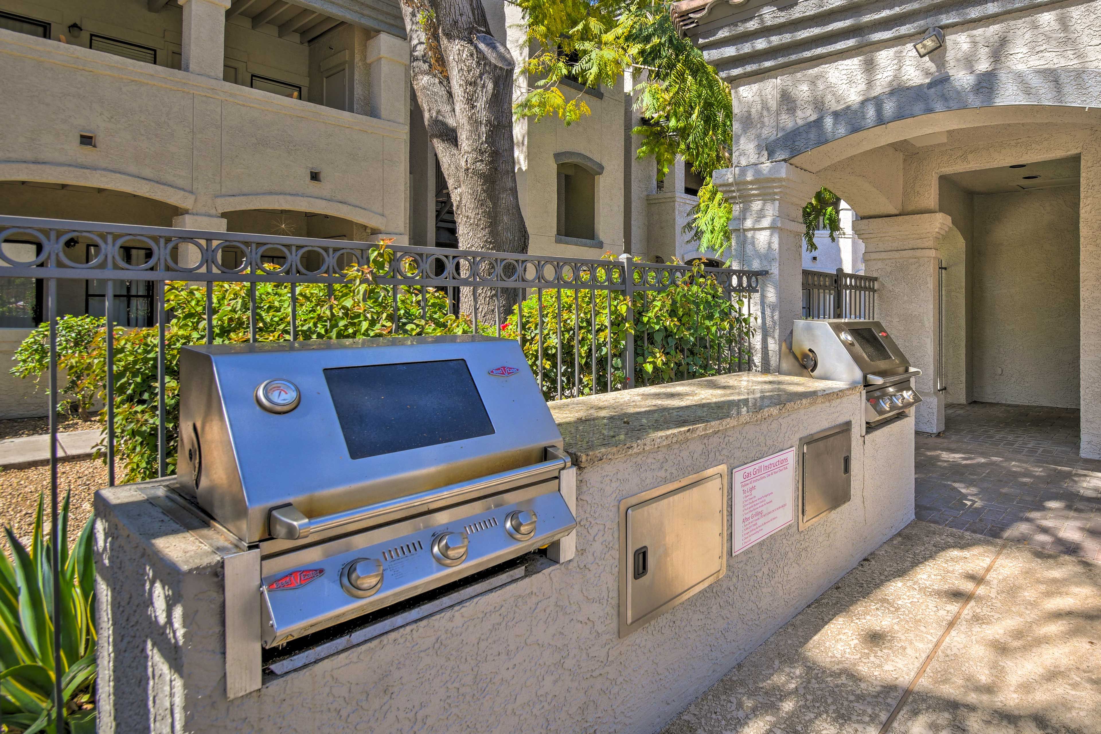 The Signature Complex Community