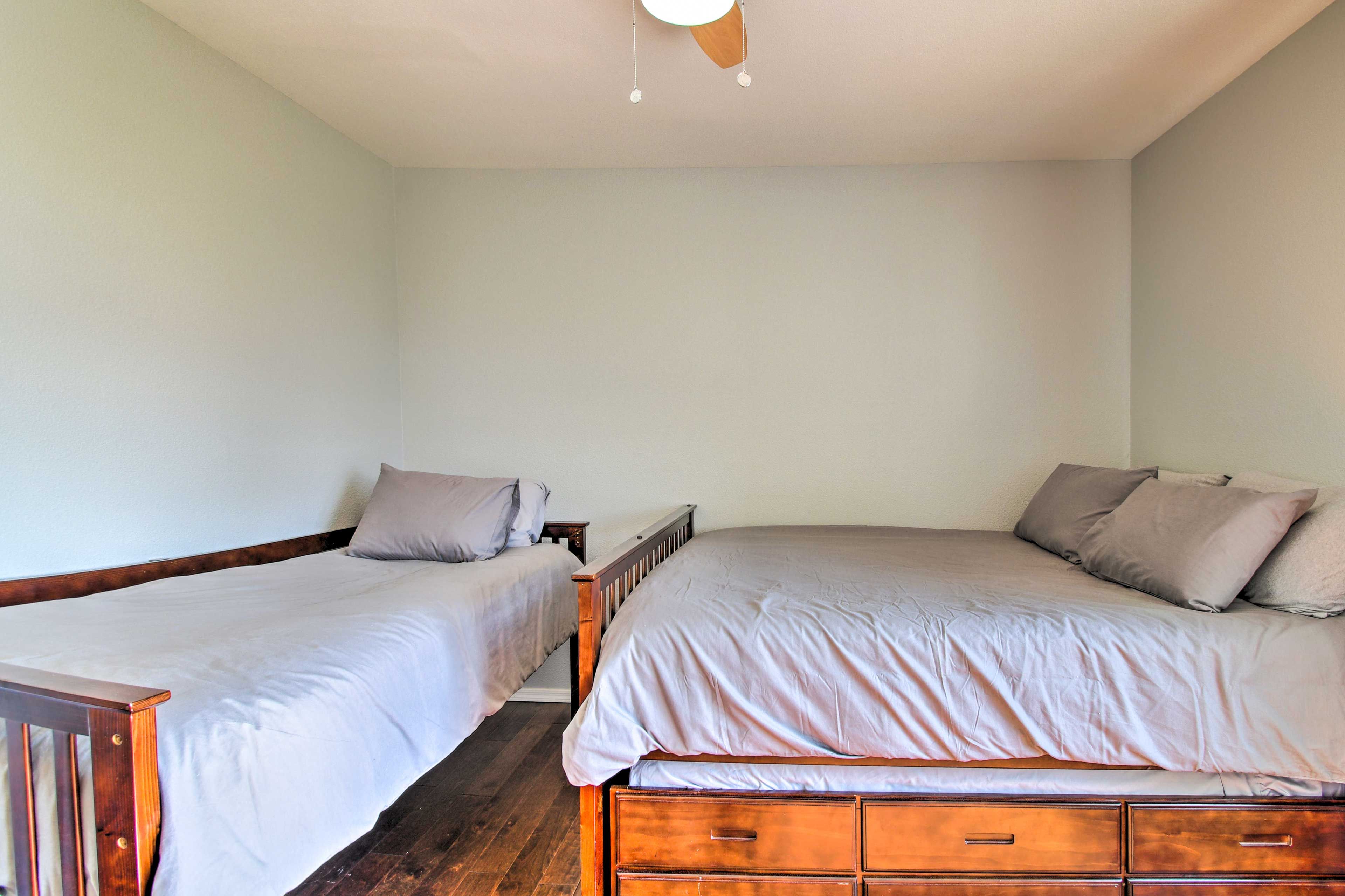Bedroom 2 | Hangers