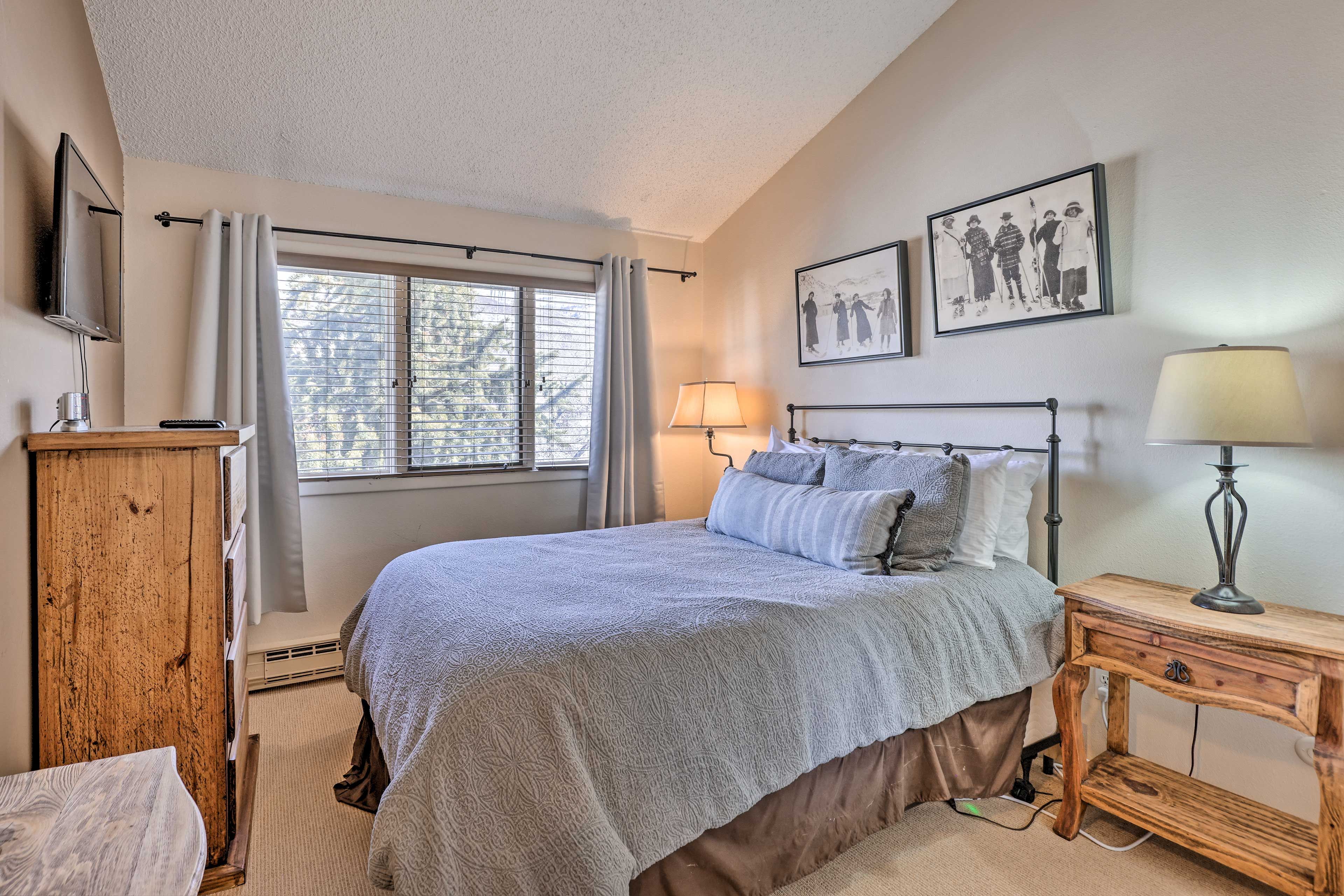Bedroom 3 | Queen Bed | 1st Floor