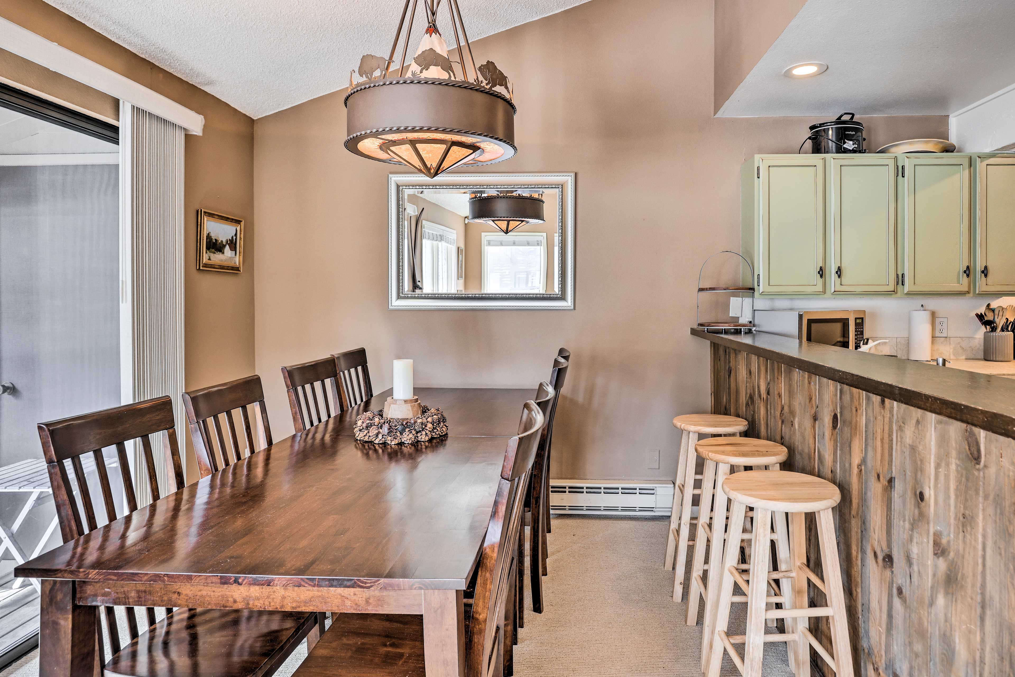 Dining Area | Dishware & Flatware Provided